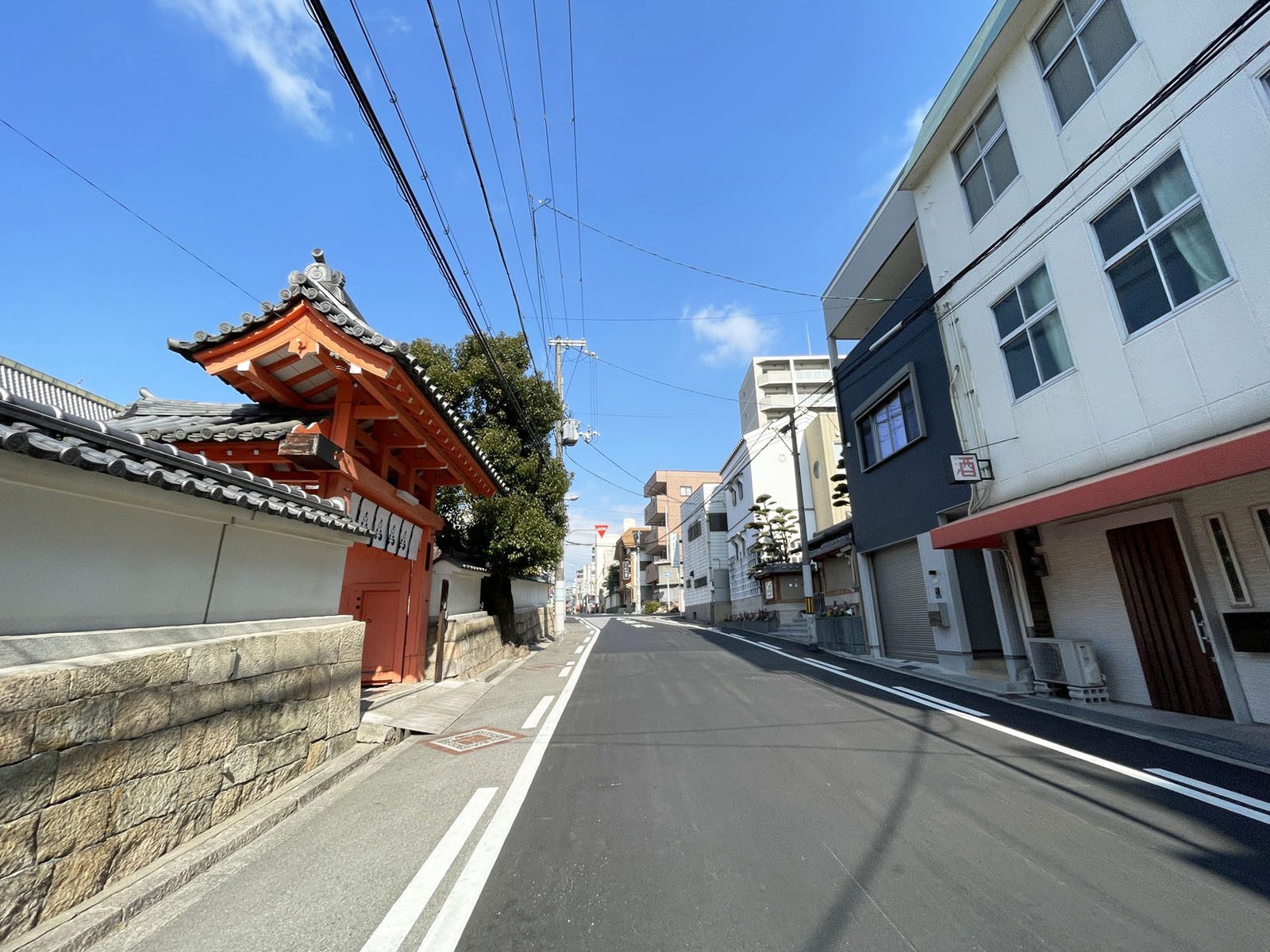 赤木ビル前面の通り