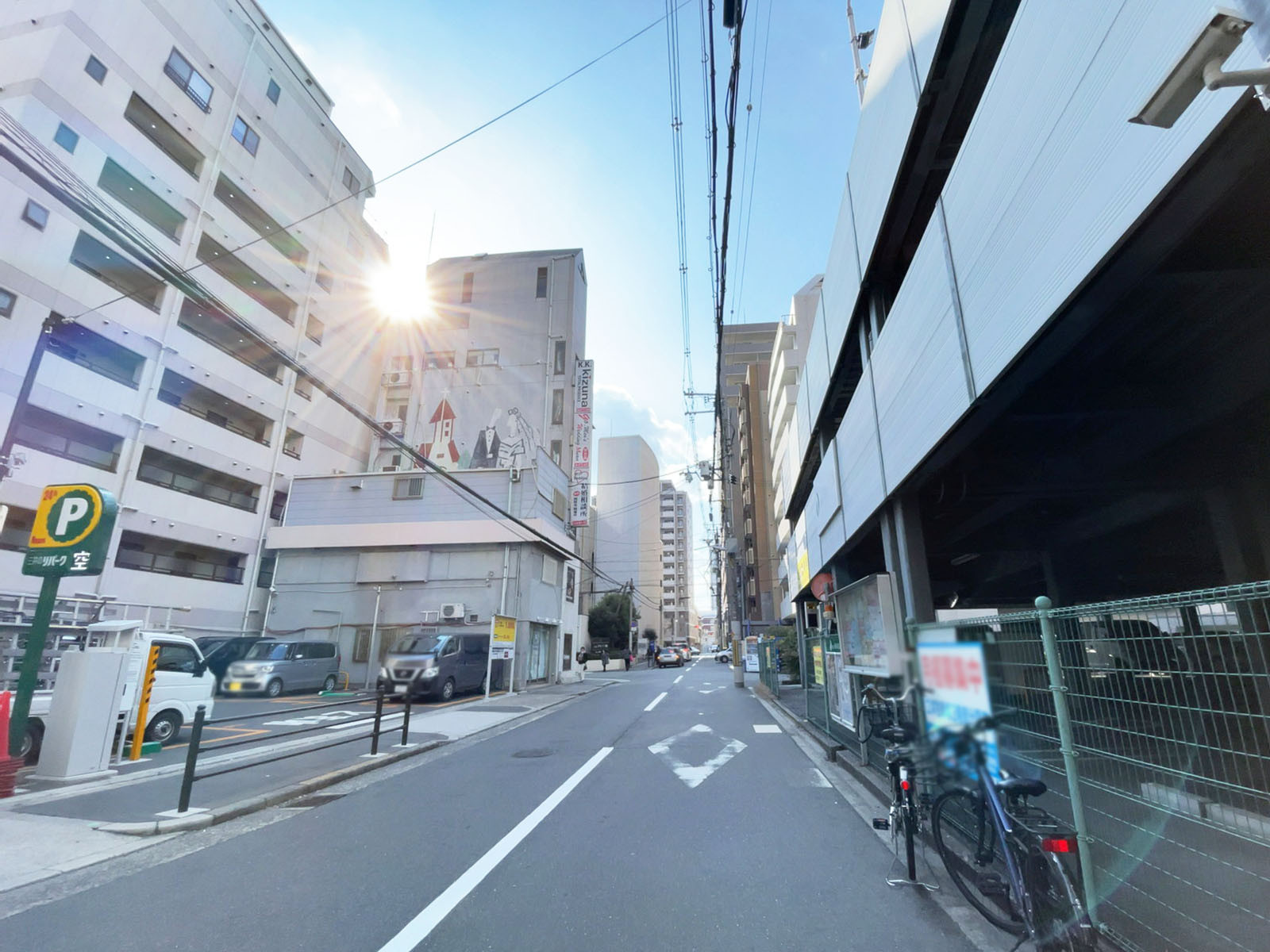 千鶴ビル前面の通り
