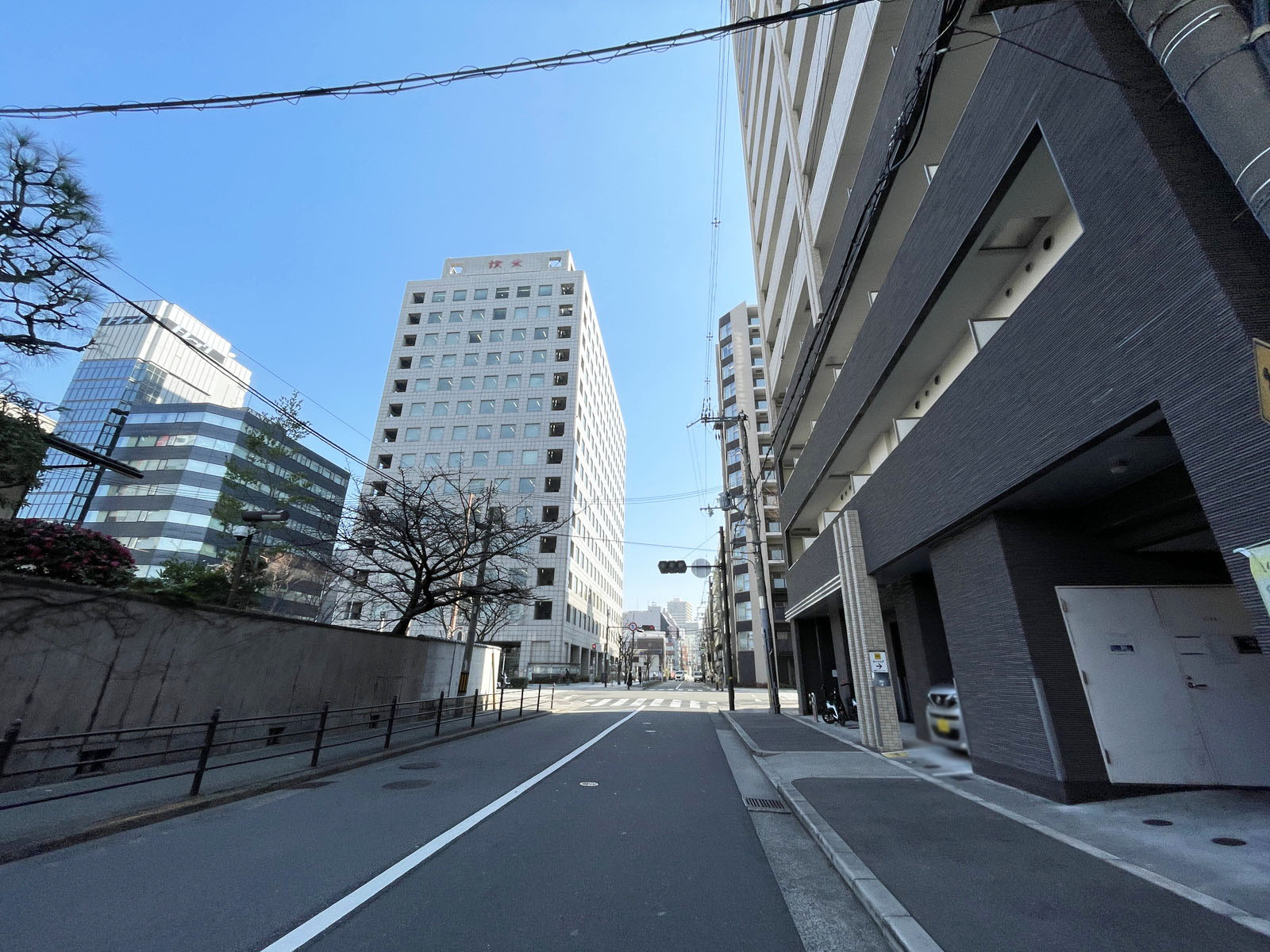 グラン・ビルド荒木前面の通り