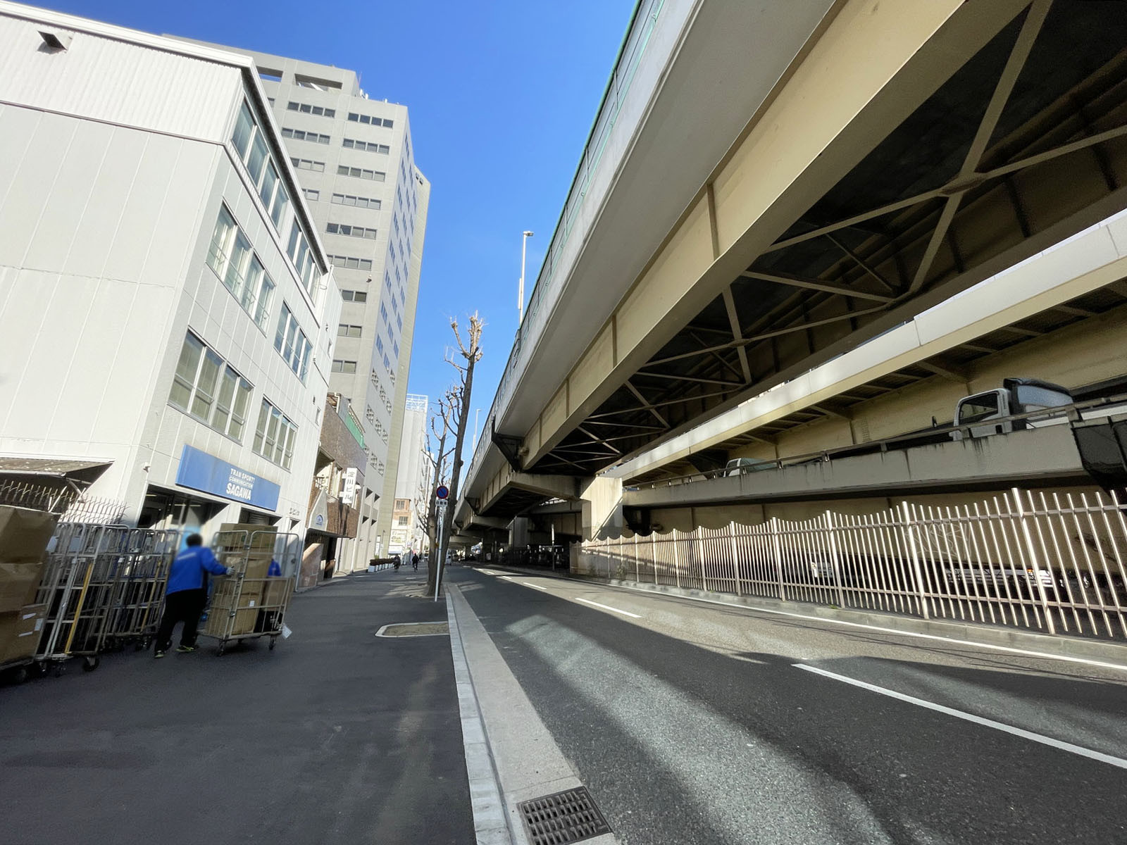 淀川6番館前面の通り