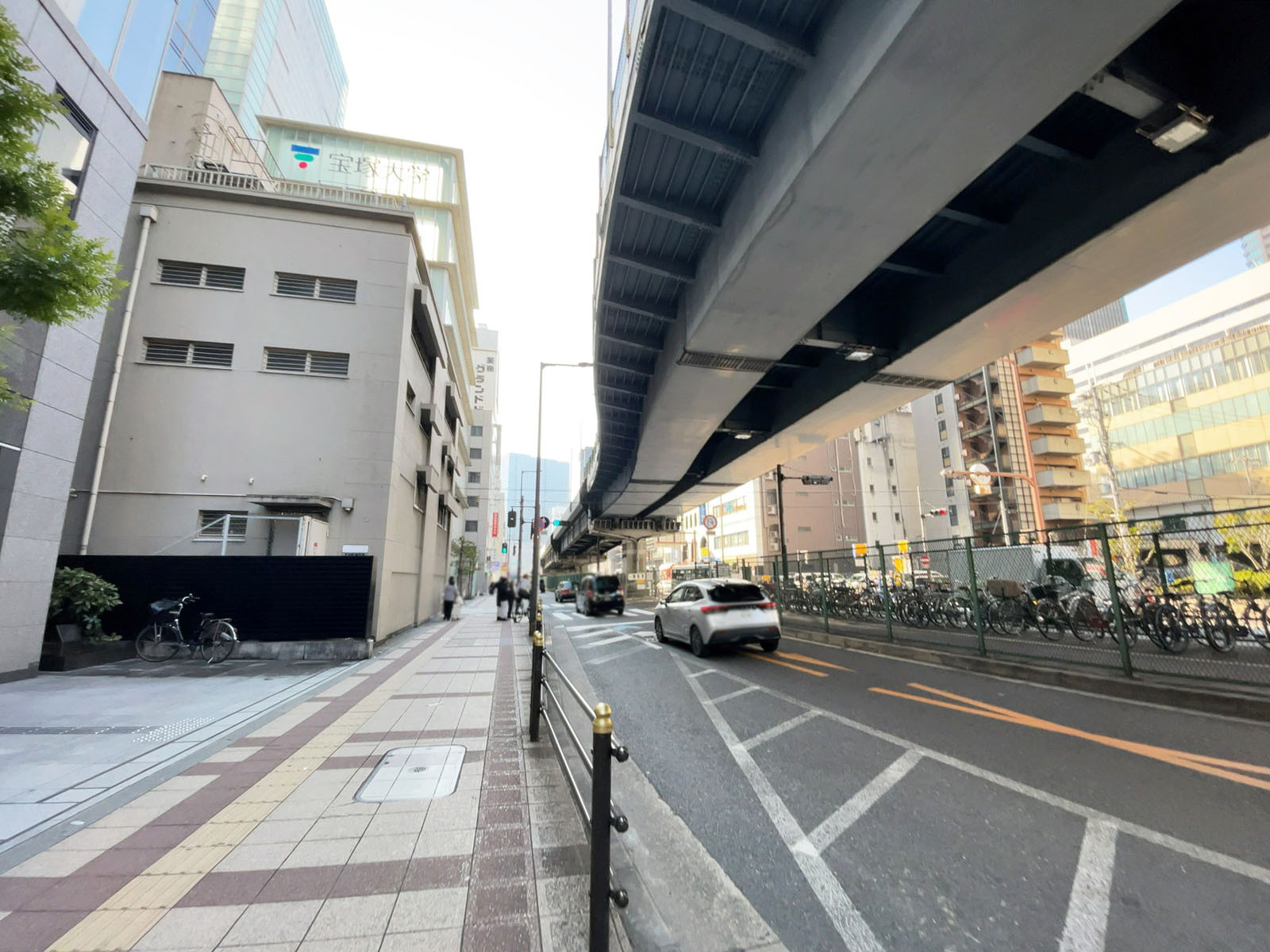 梅田北プレイス前面の通り
