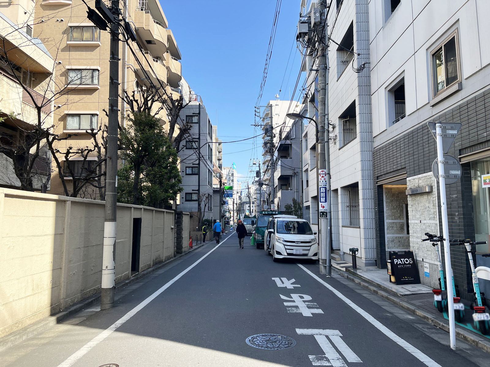 A.Yビル前面の通り