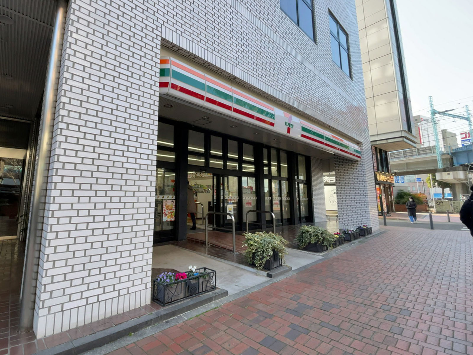 徒歩4分のセブン-イレブン 横浜真砂町4丁目店