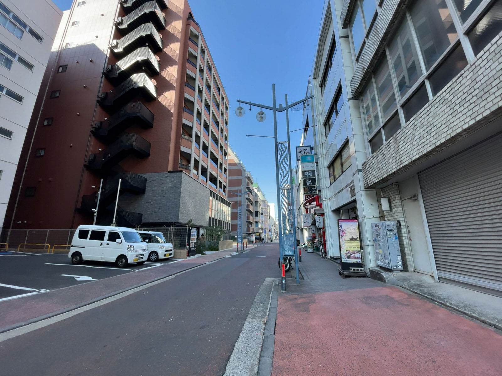 大栄ビル前面の通り