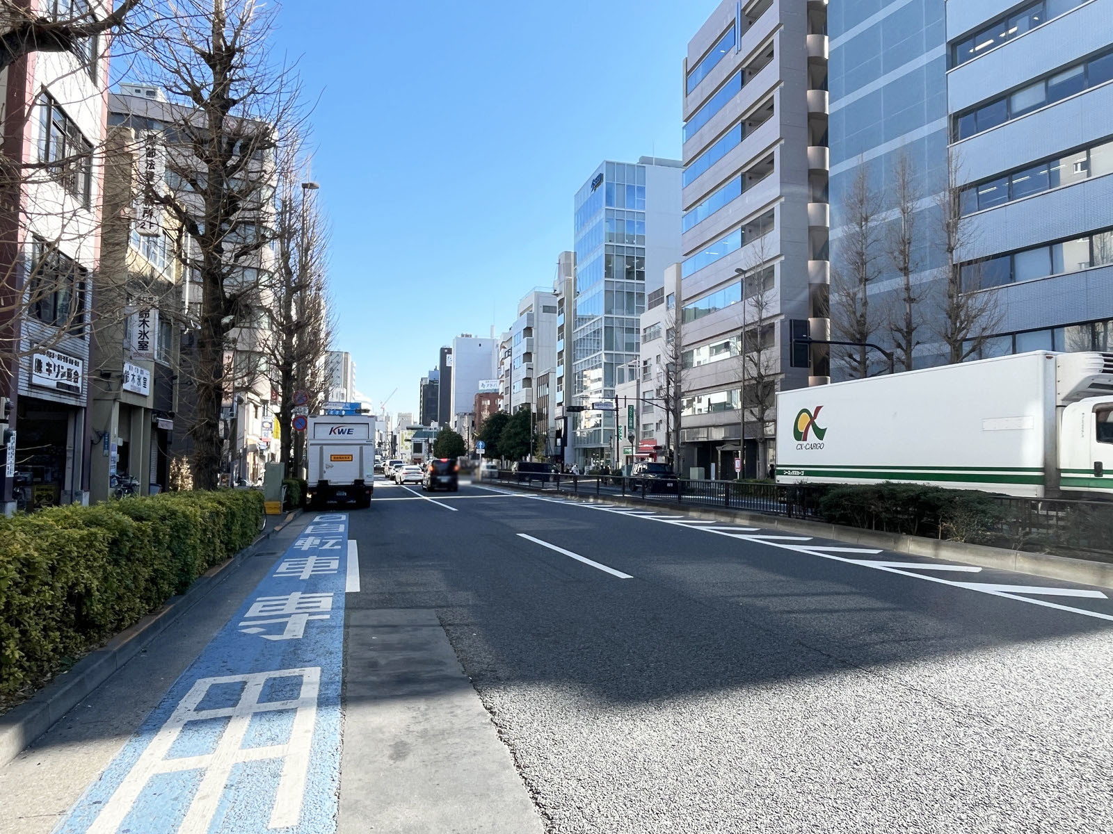 本郷4丁目ビル前面の春日通り
