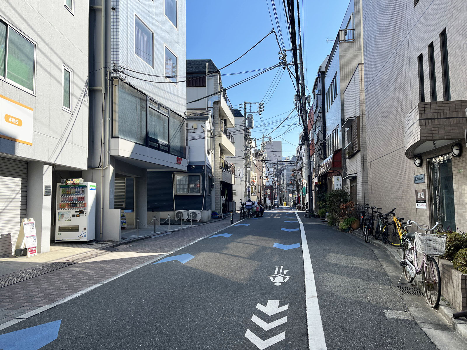 三光電子ビル前面の通り