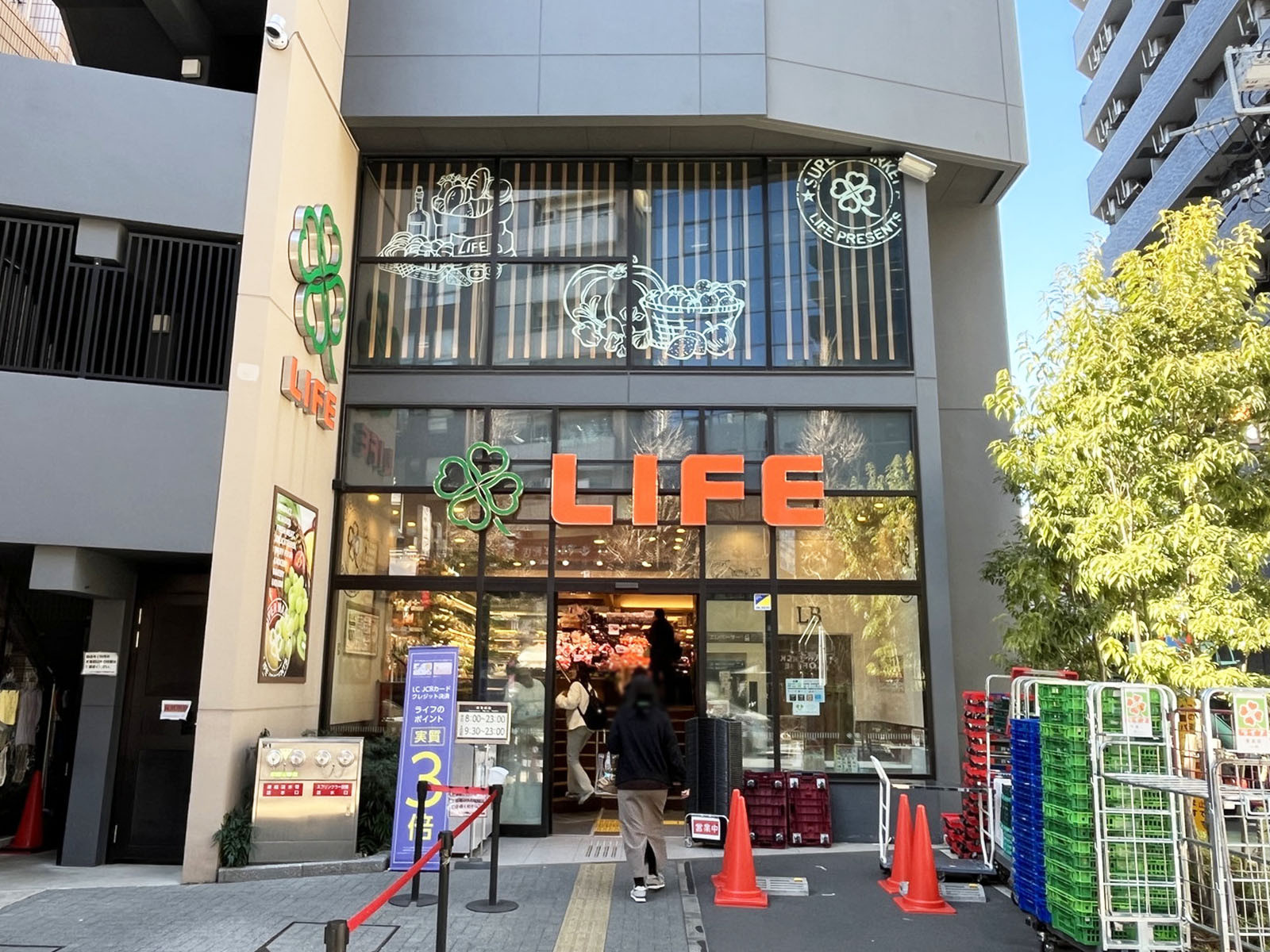 徒歩4分のライフ本郷3丁目駅前店