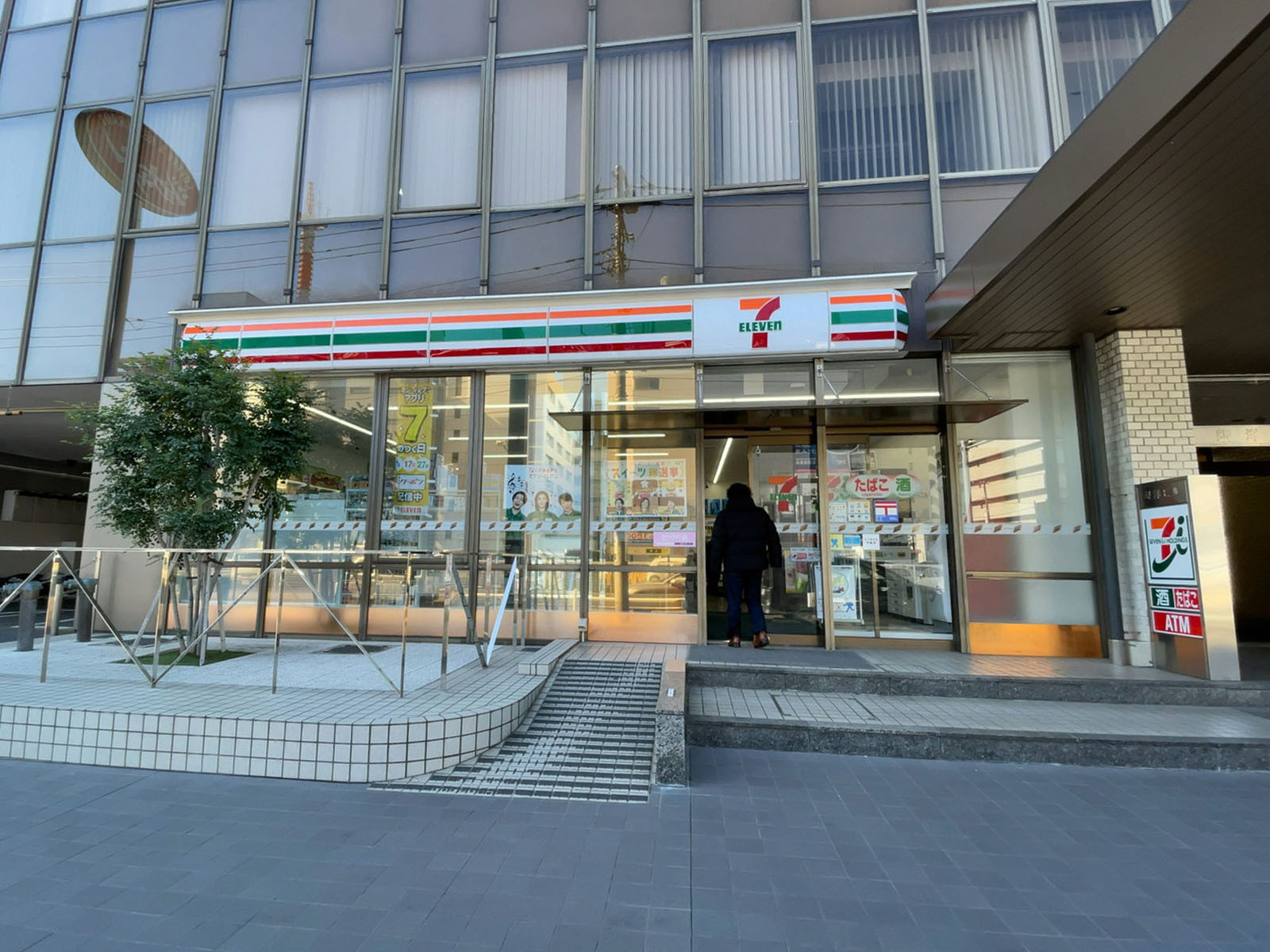 徒歩2分のセブン-イレブン 横浜北幸店