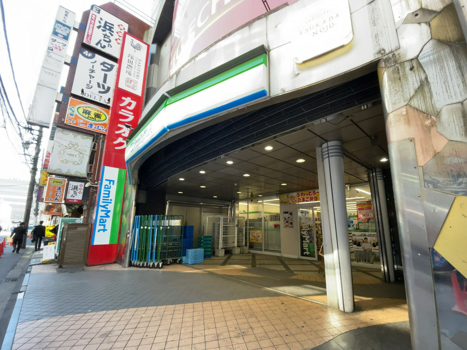徒歩3分のファミリーマート 横浜南幸二丁目店