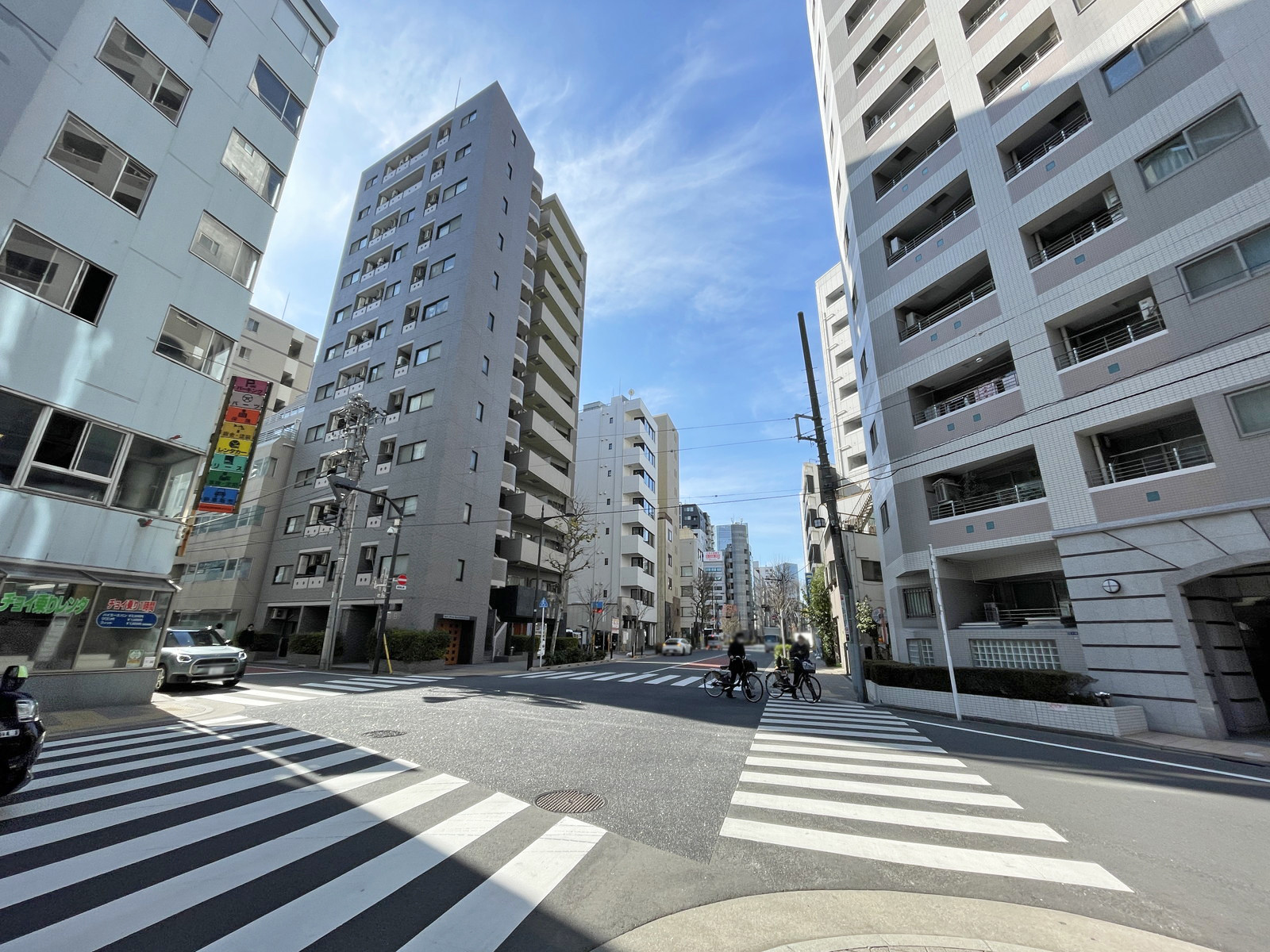 光陽ビル前面の御幸通り