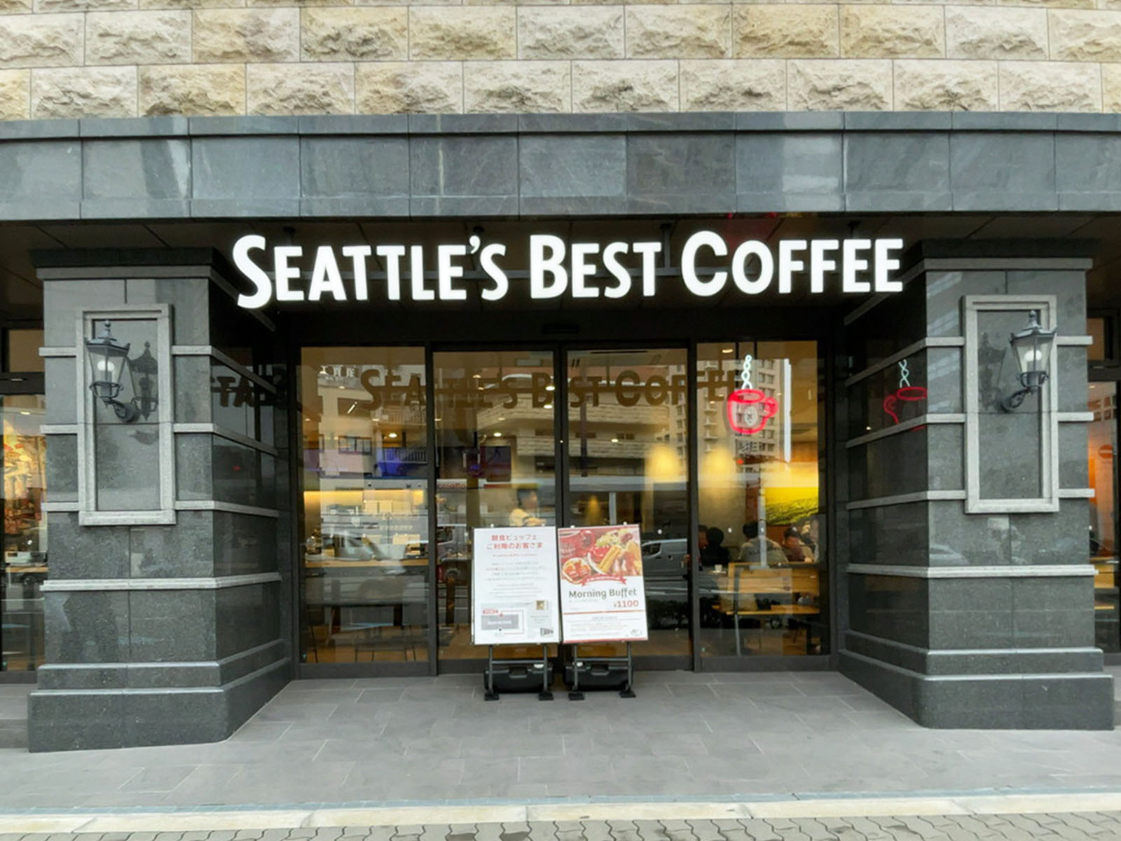 同じ通りにあるシアトルズベストコーヒー・肥後橋ウェリナホテル店.