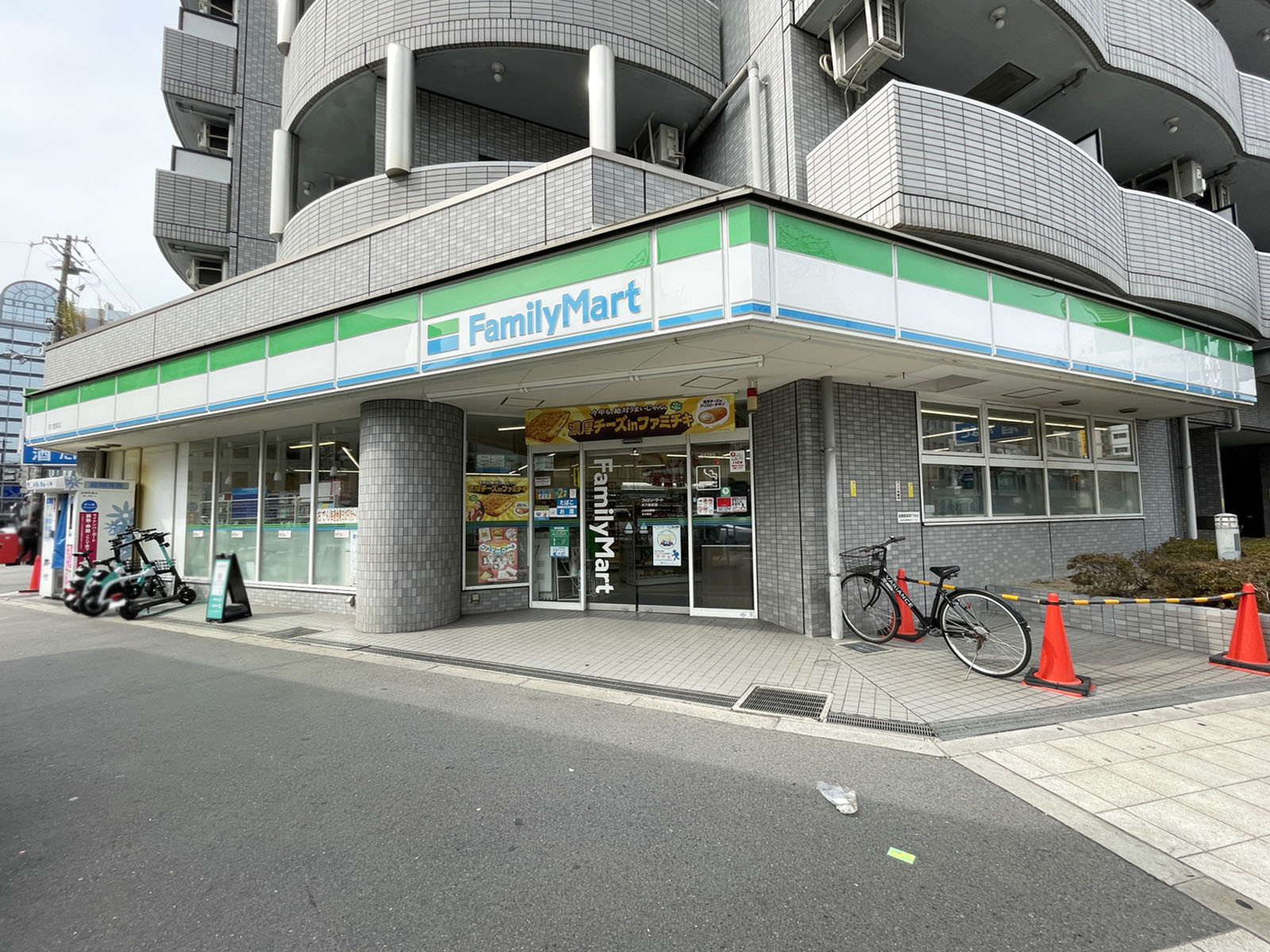 徒歩2分のファミリーマート 天六駅前店