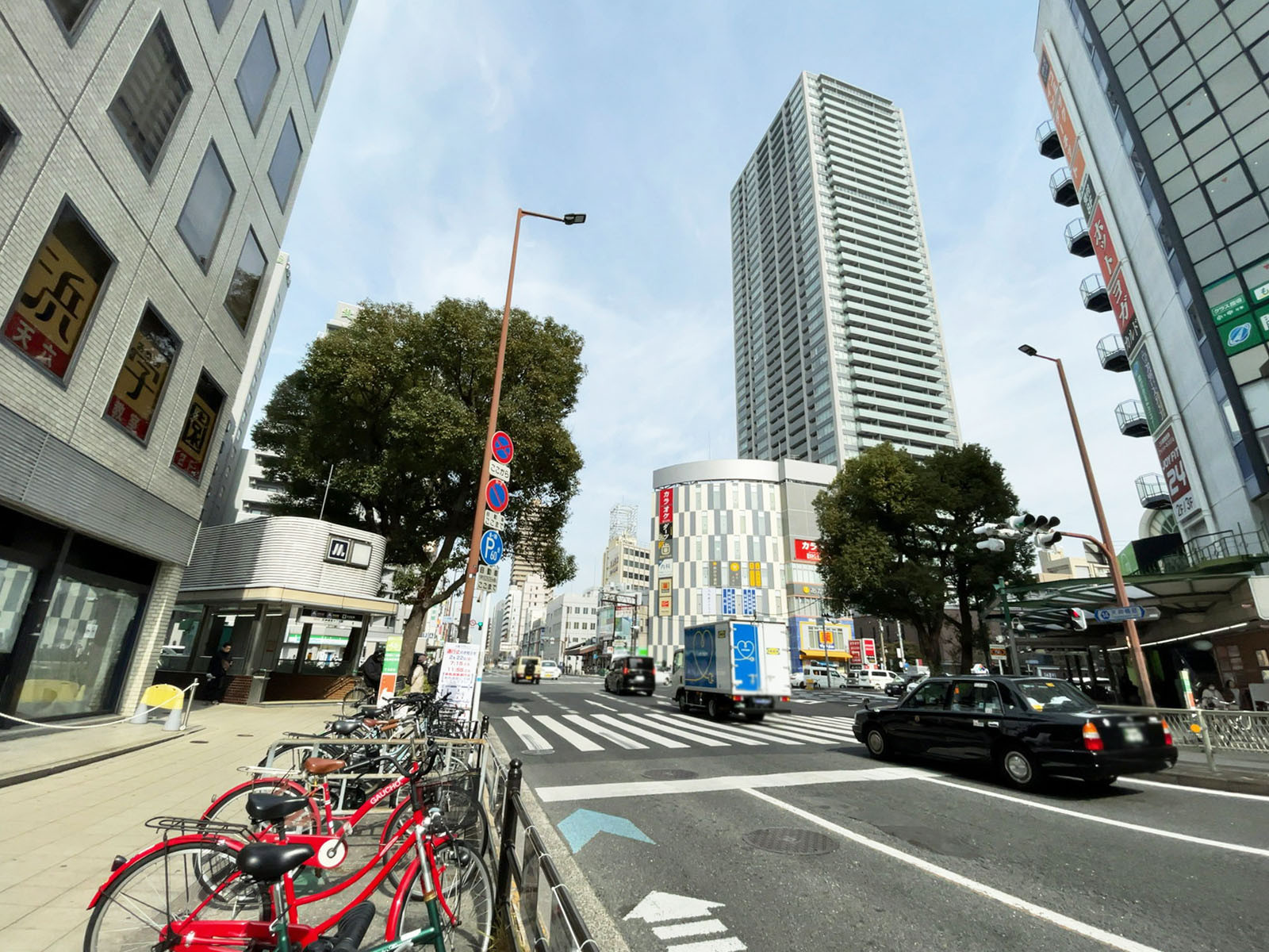 OMビル前面の通り