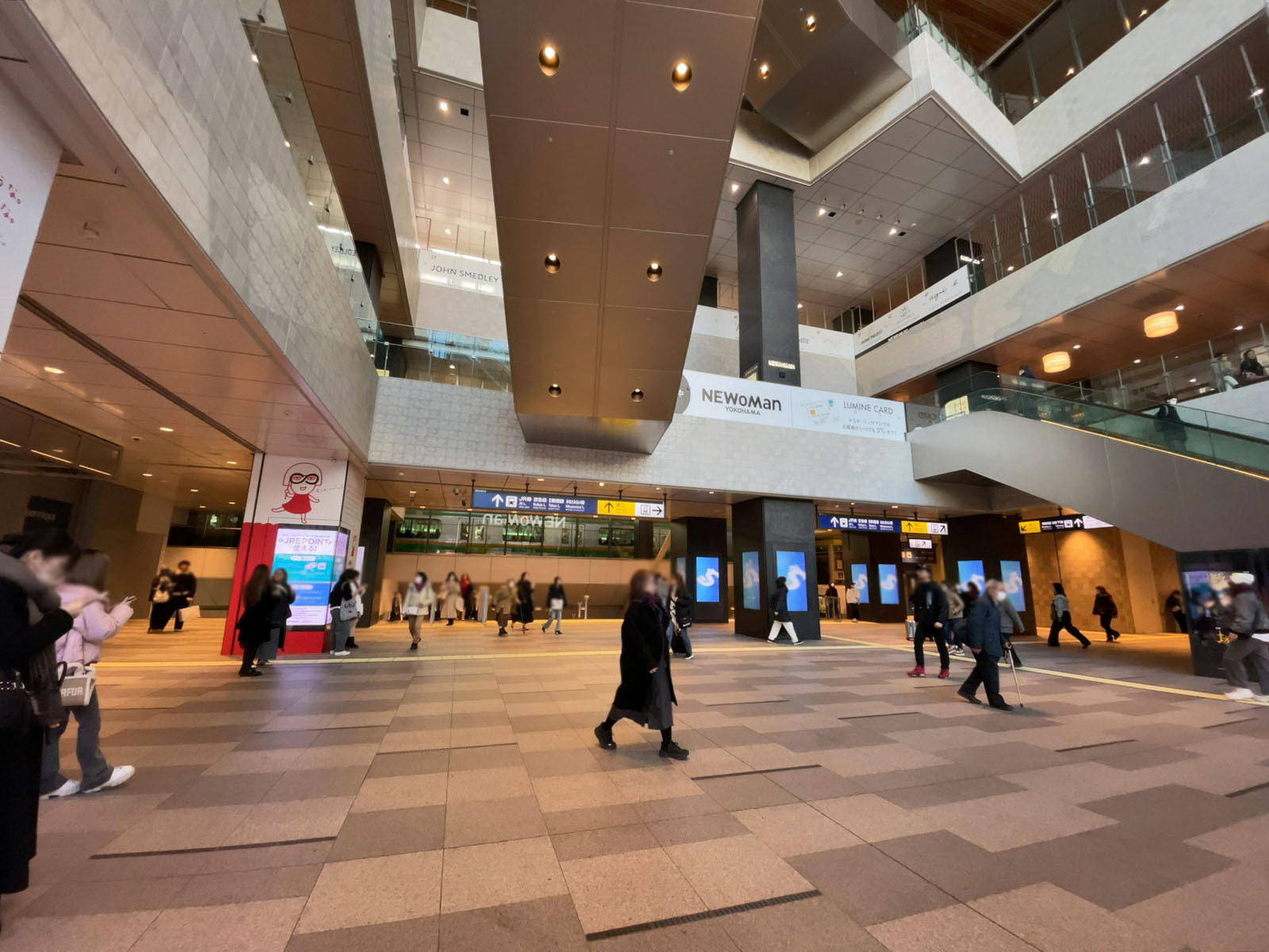 最寄りの「横浜駅」