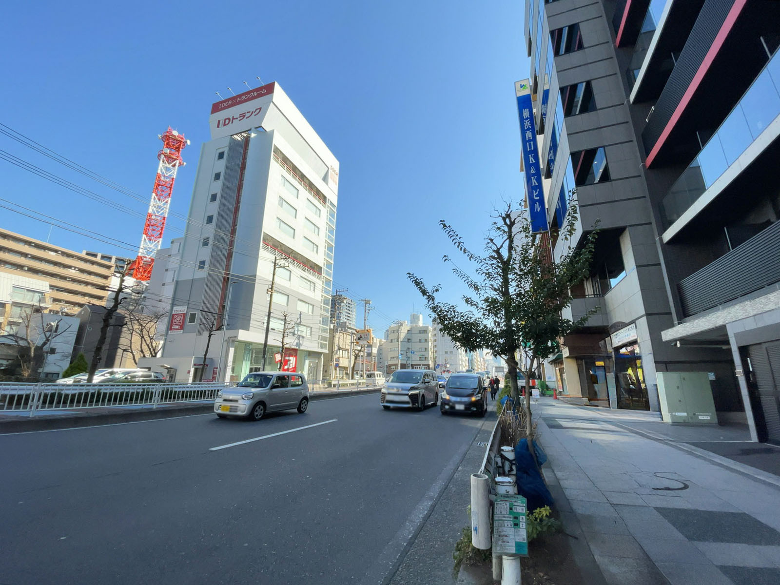 サンシャイン井上前面の通り