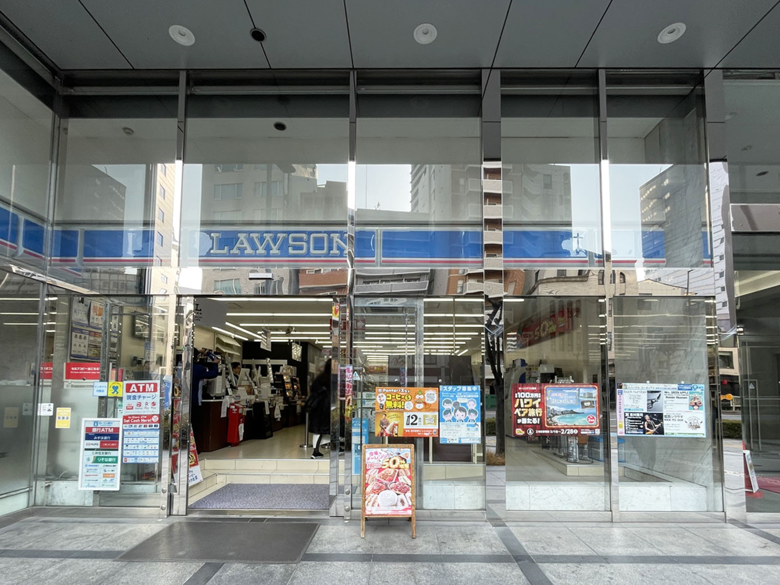 徒歩2分のローソン 西区土佐堀一丁目店