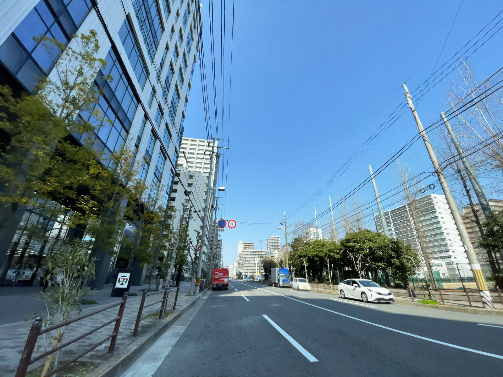 新大阪第2NKビル前面の通り
