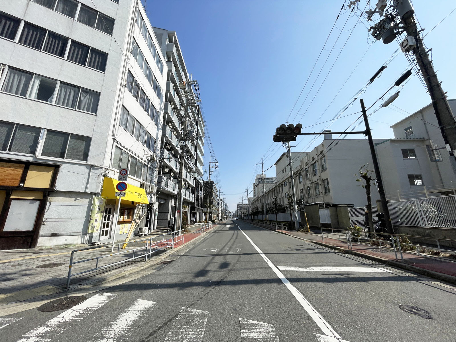 新大阪東ビル前面の通り