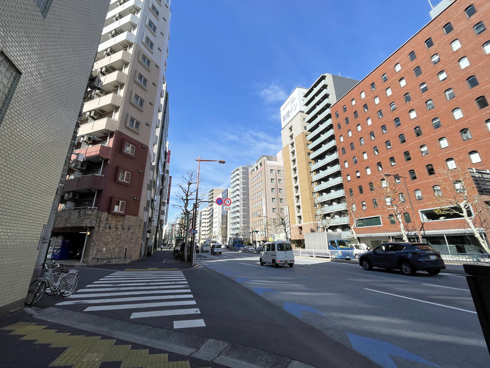 芳文社浅草橋ビル前面の靖国通り