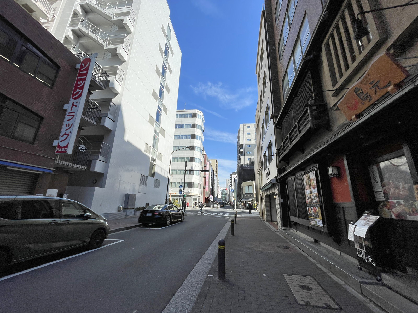 STYビル前面の旧日光街道
