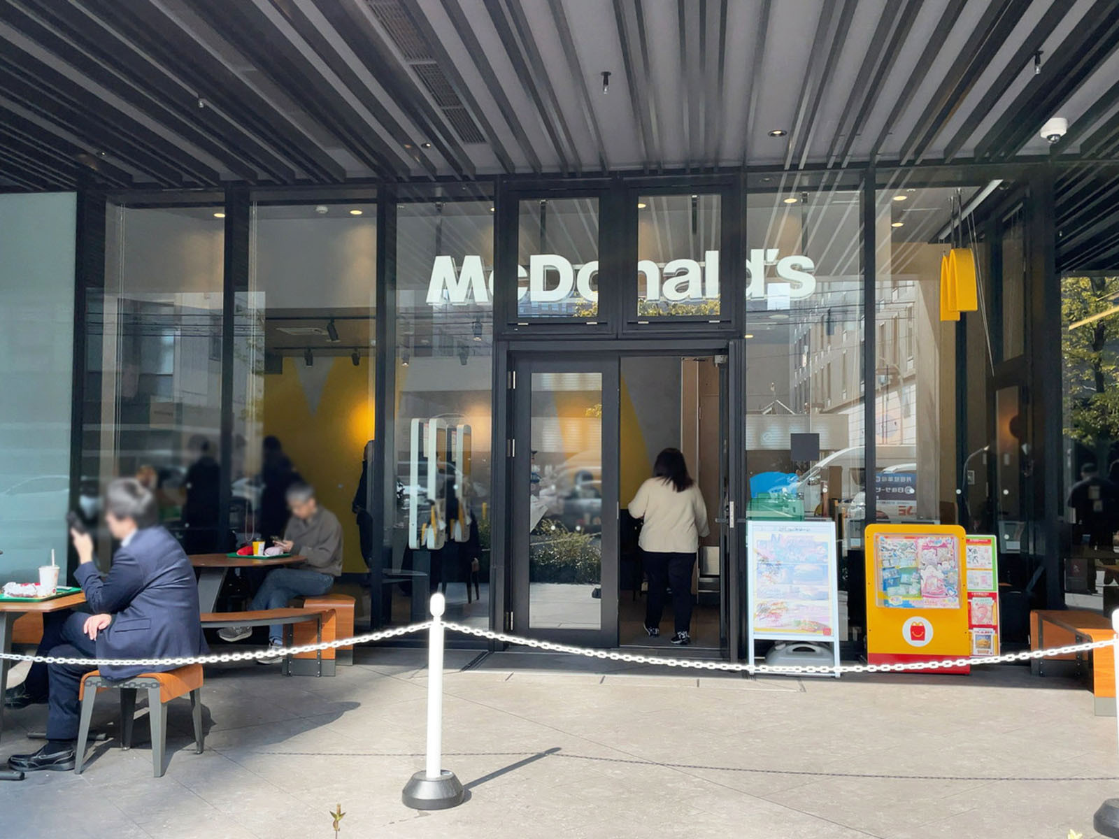 隣にあるマクドナルド 新大阪宮原店