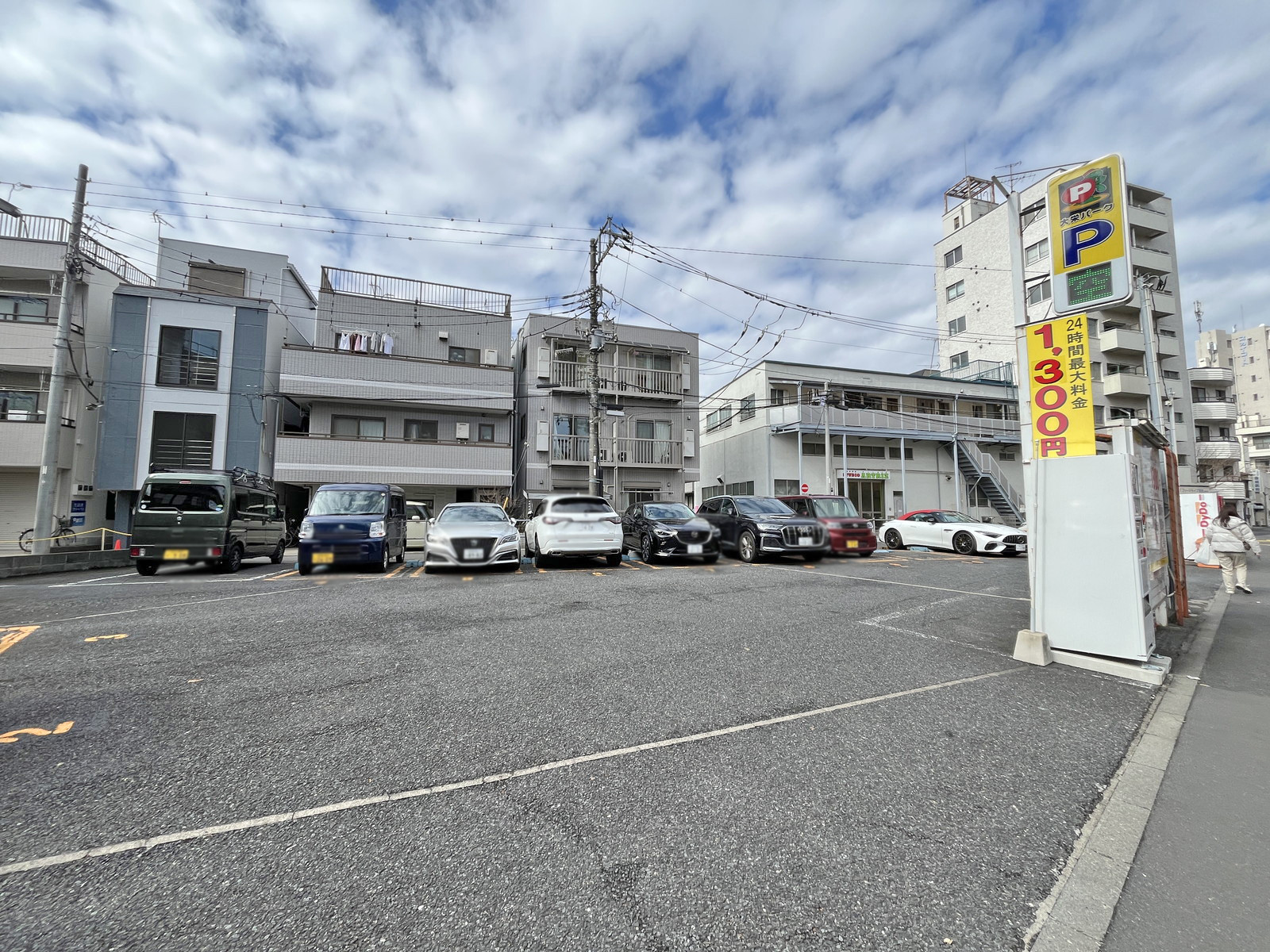 ビル前のコインパーキング