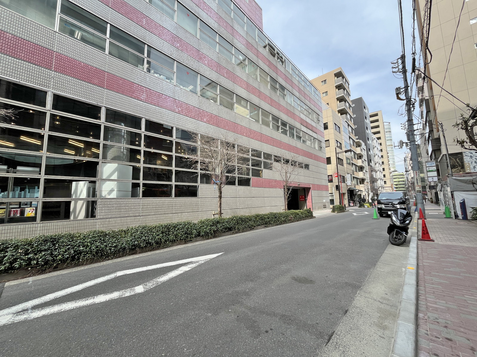 第二厚生館ビル前面通り