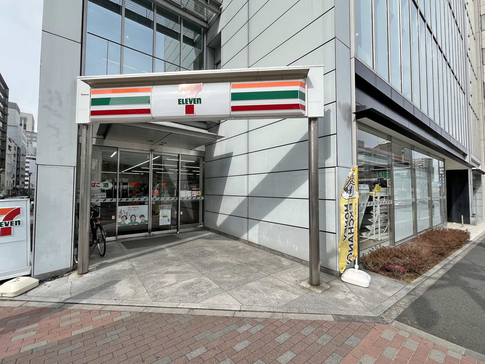 徒歩1分のセブン-イレブン 銀座3丁目店