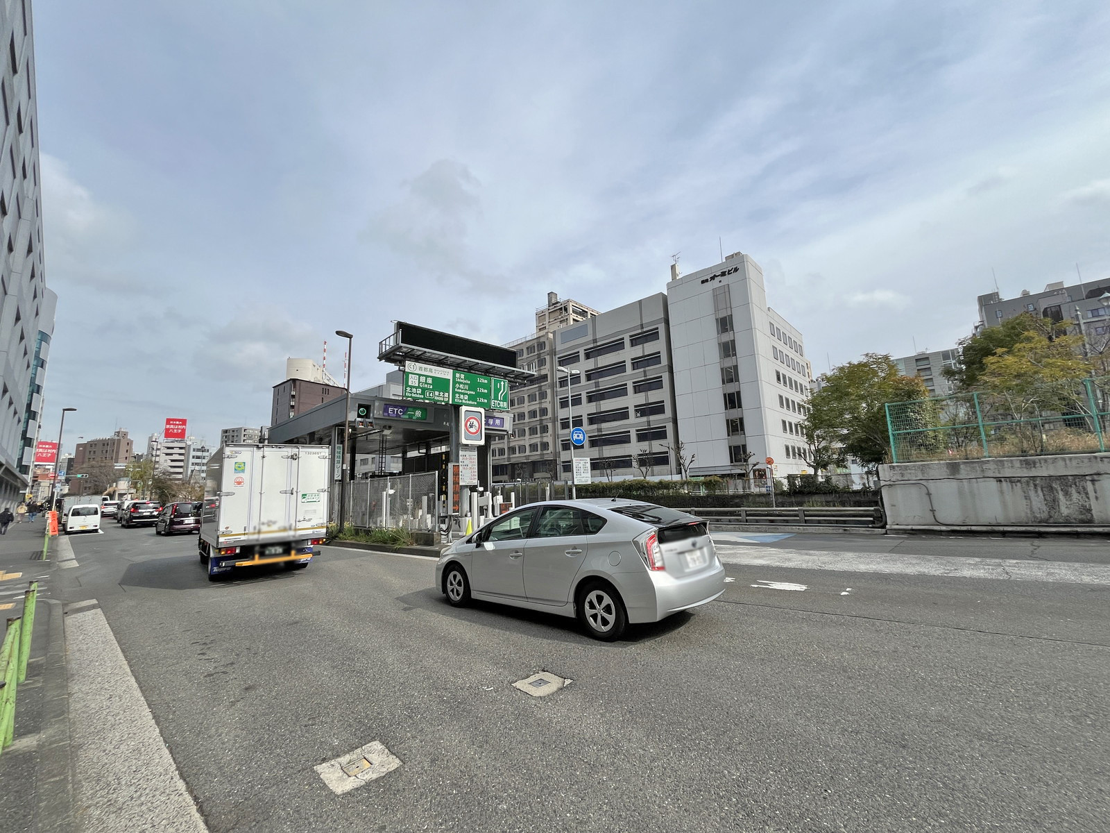 銀座プラザビル前面通り