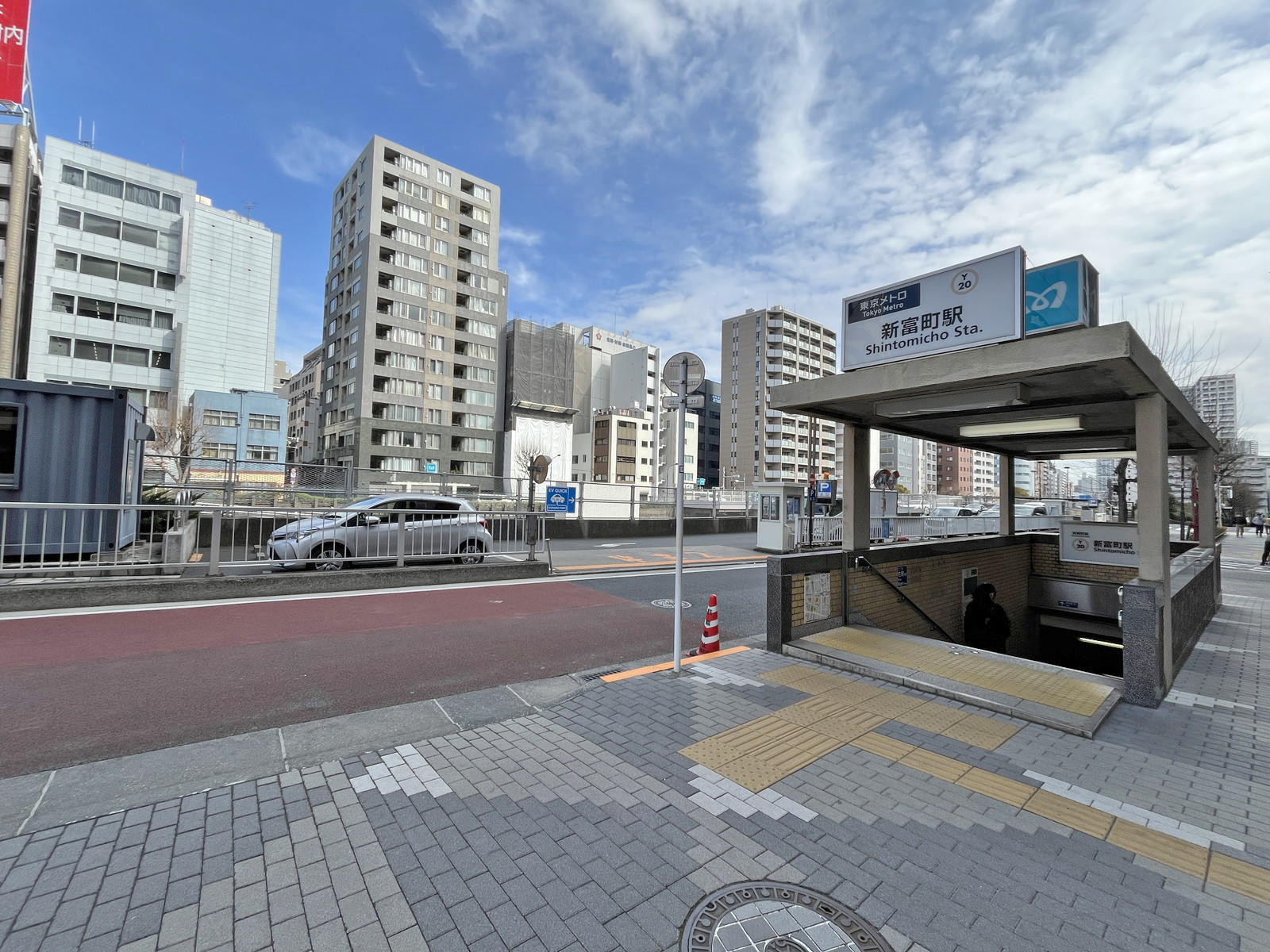 最寄りの「新富町駅」