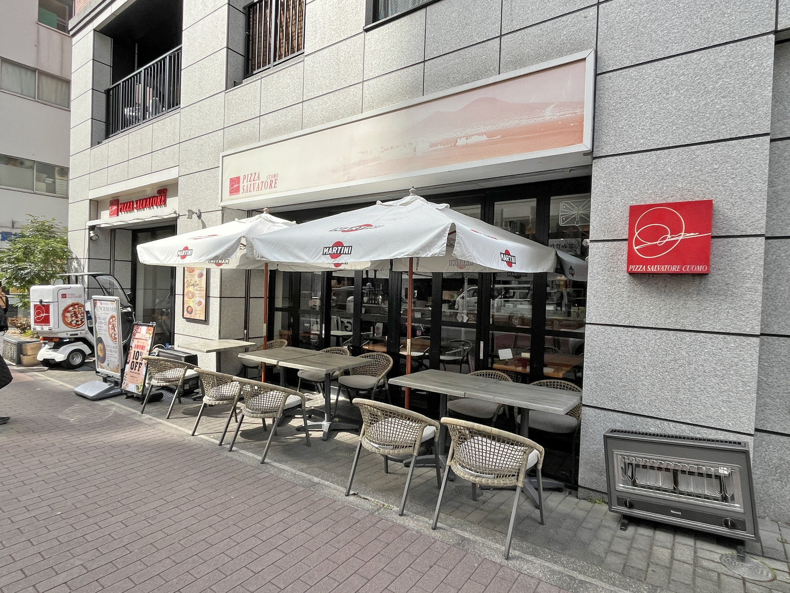 徒歩1分のPIZZA SALVATORE CUOMO 東銀座