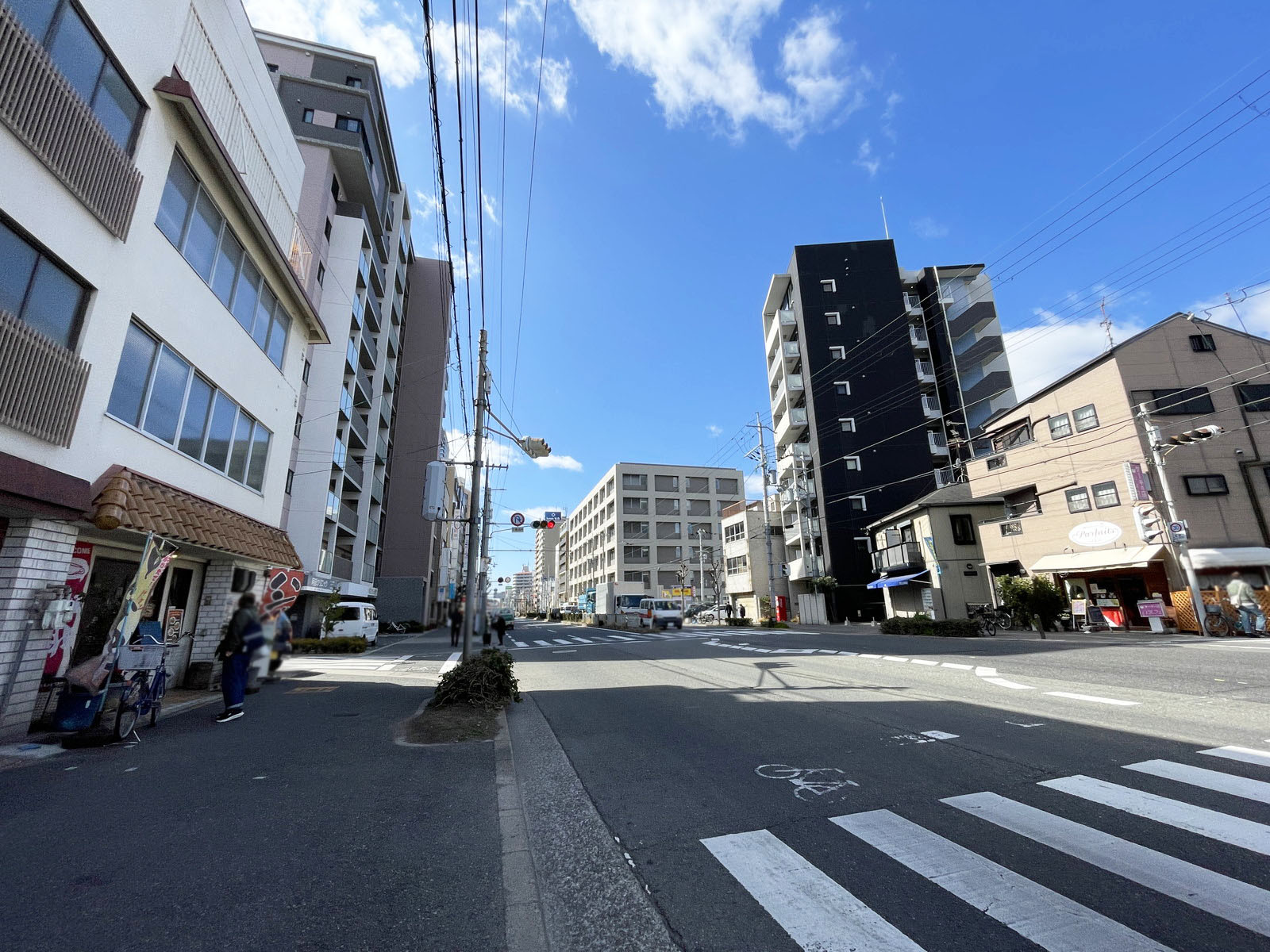 園田ビル前面の通り