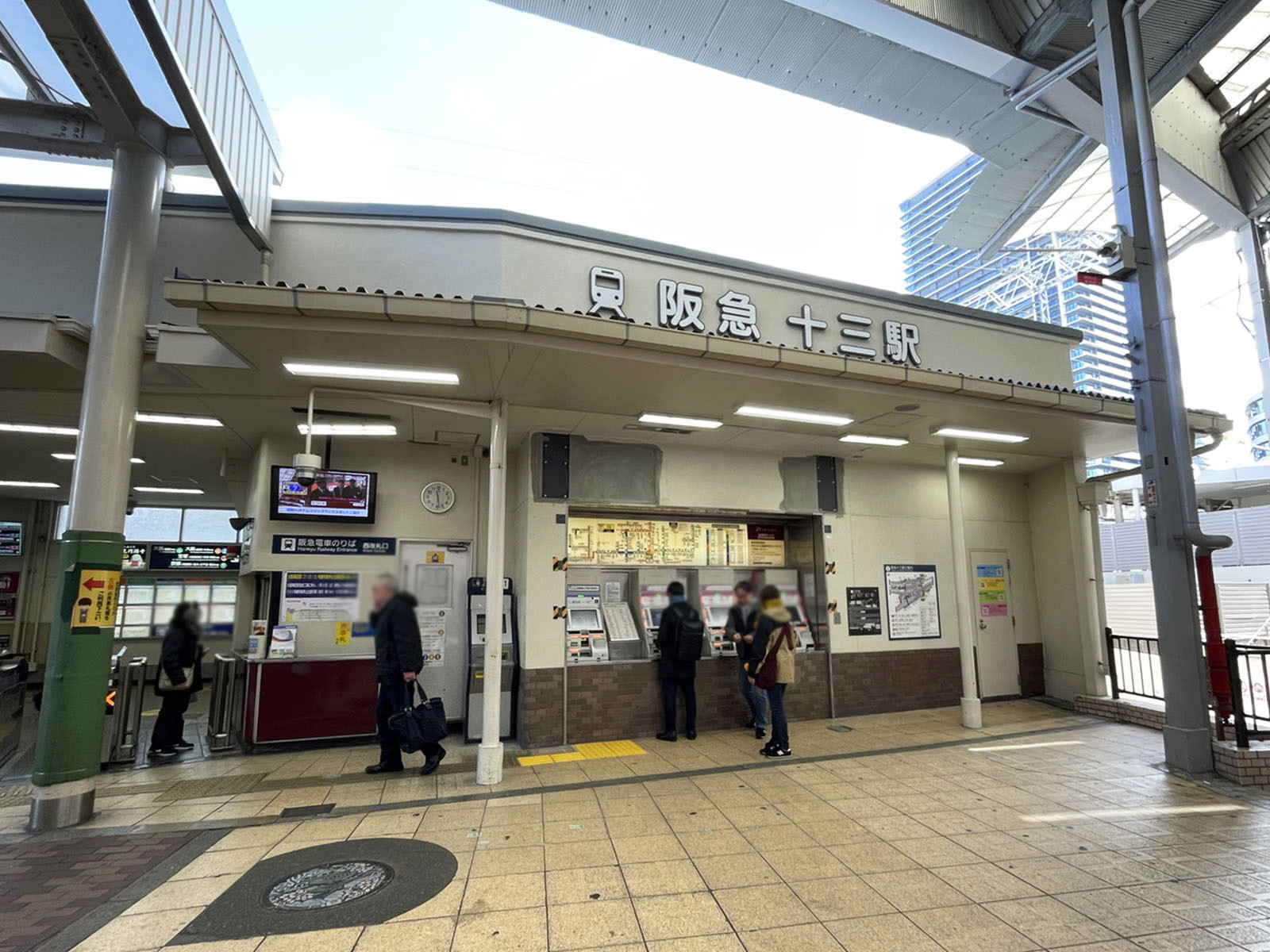 最寄りの「十三駅」