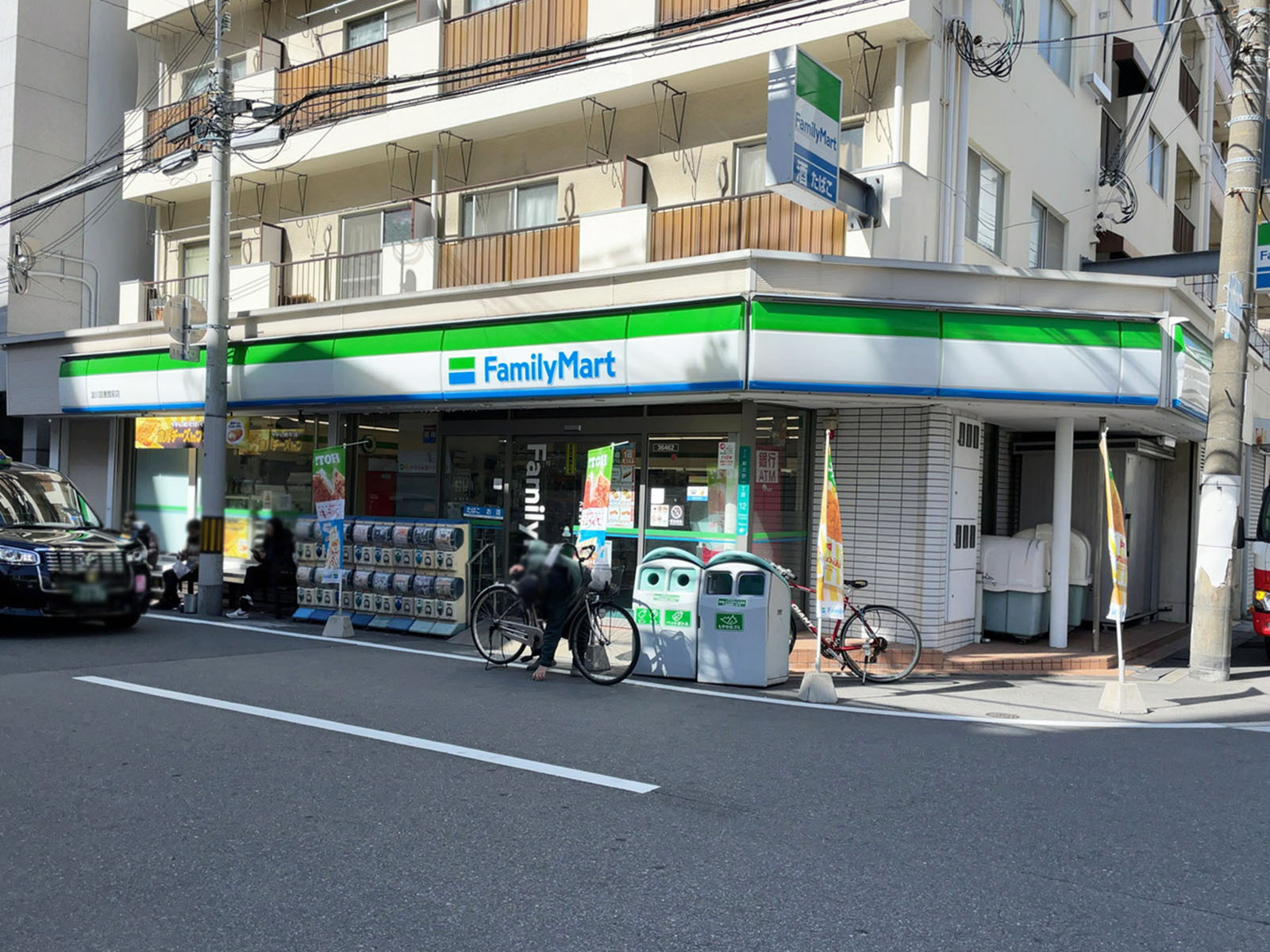 斜め向かいにあるファミリーマート 淀川図書館前店