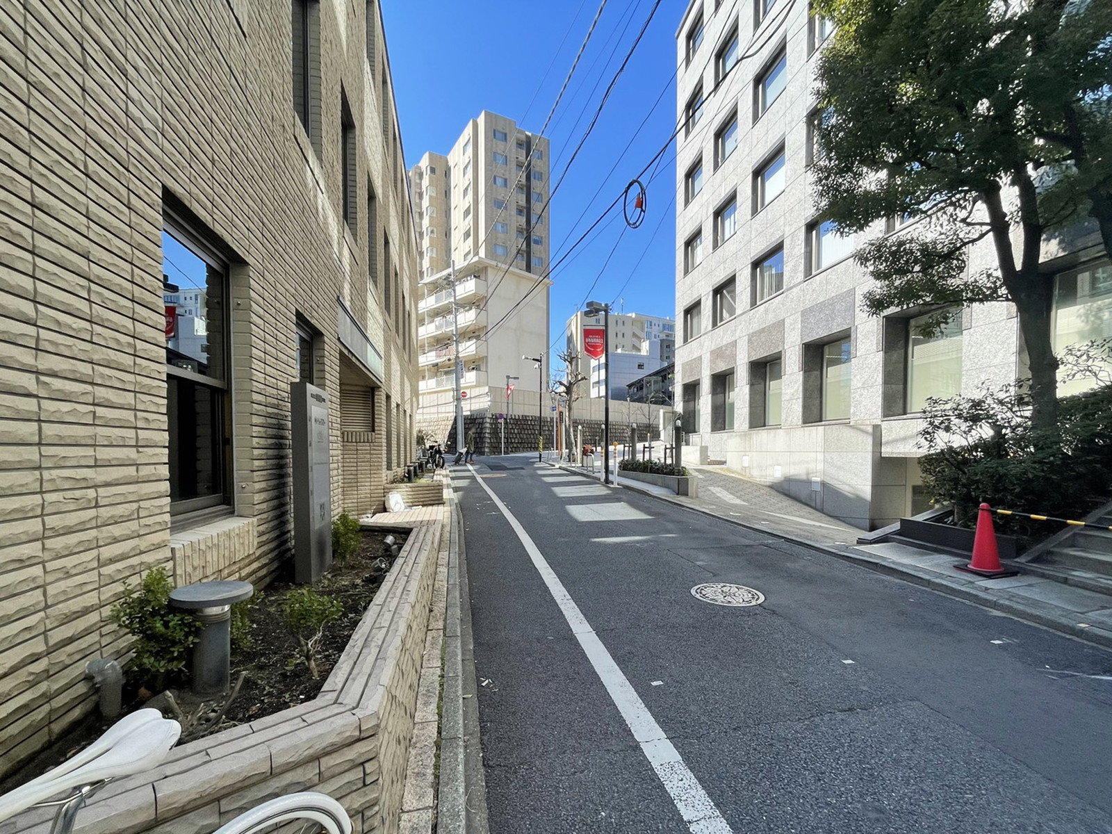 グローヴビル前面の通り