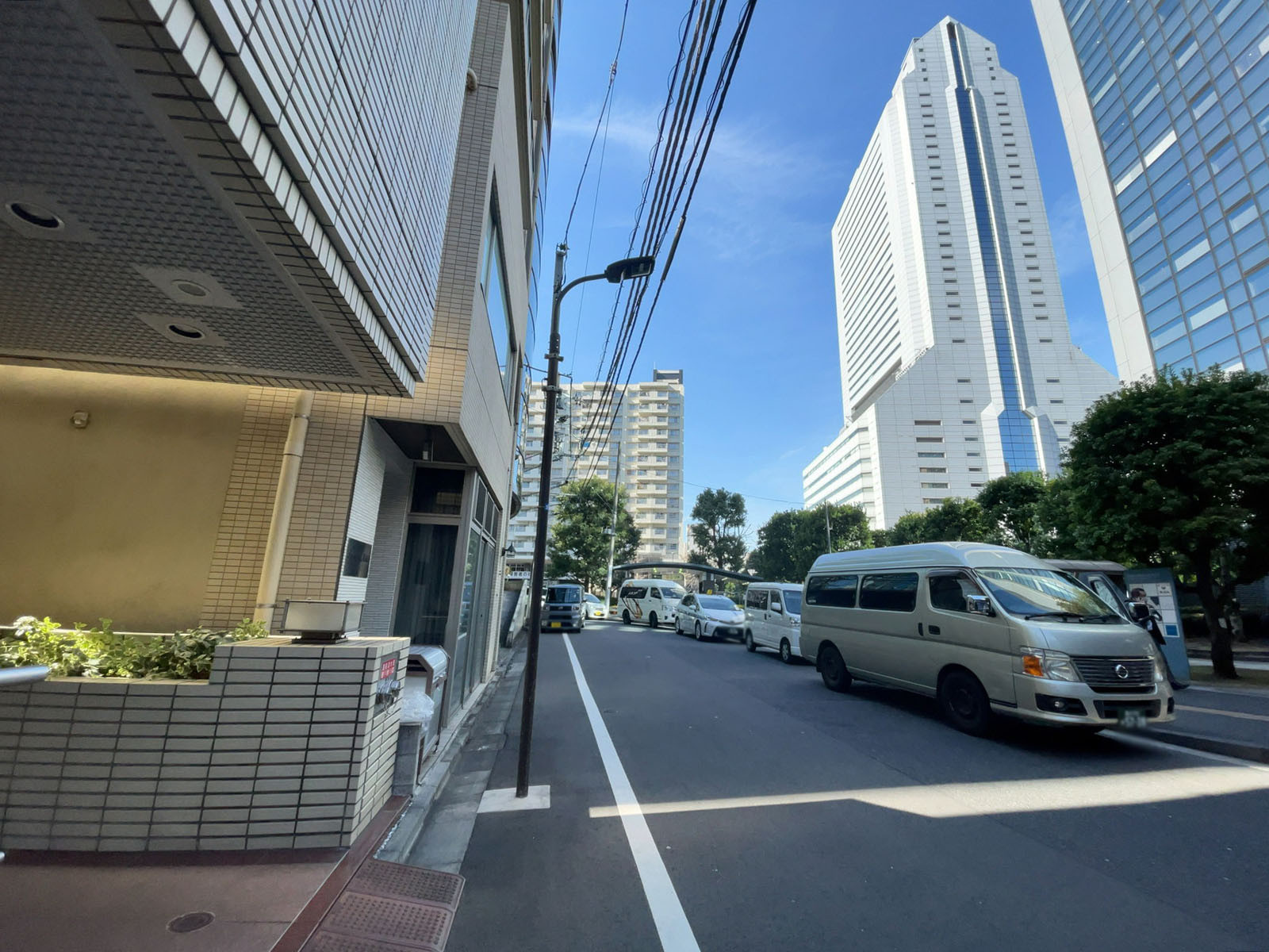 三田KMビル前面の通り