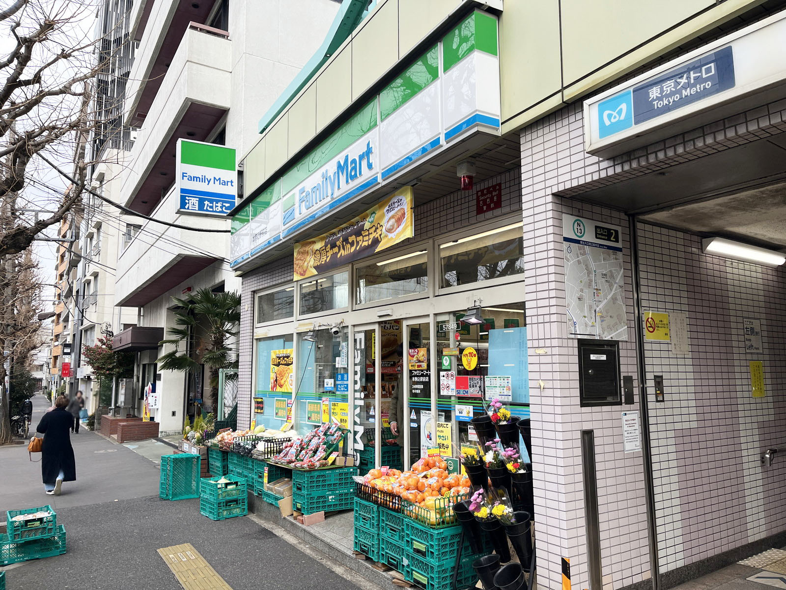 徒歩2分のファミリーマート 本駒込駅前店