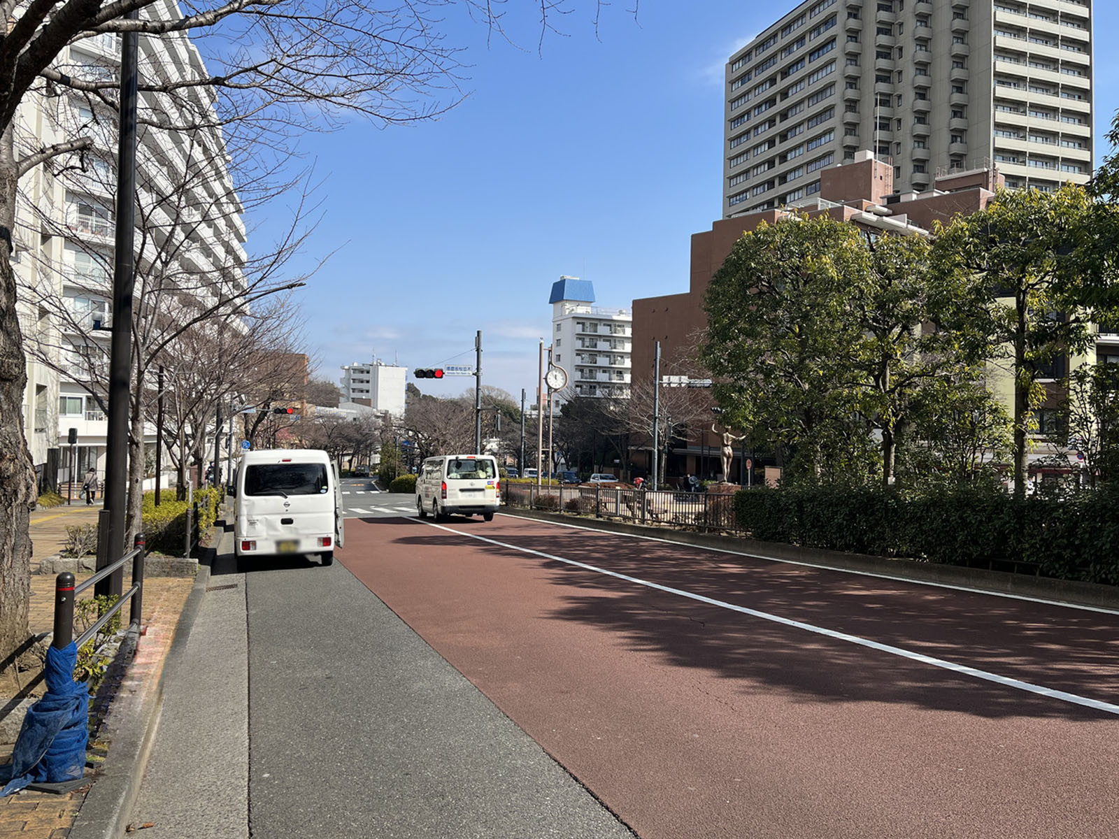 ニュー小石川ビル前面の播磨坂