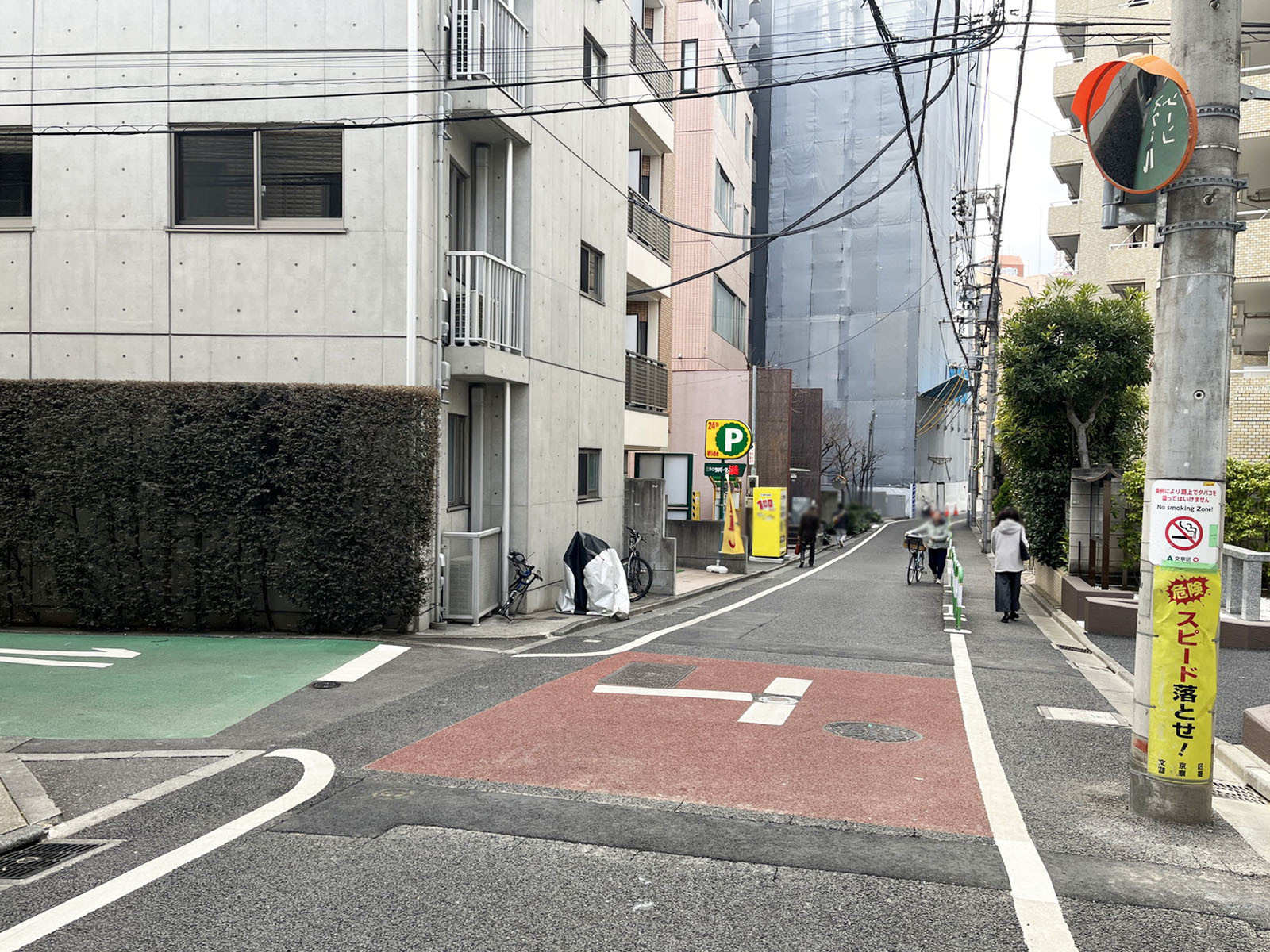 白山下ビル前面の浄心寺坂
