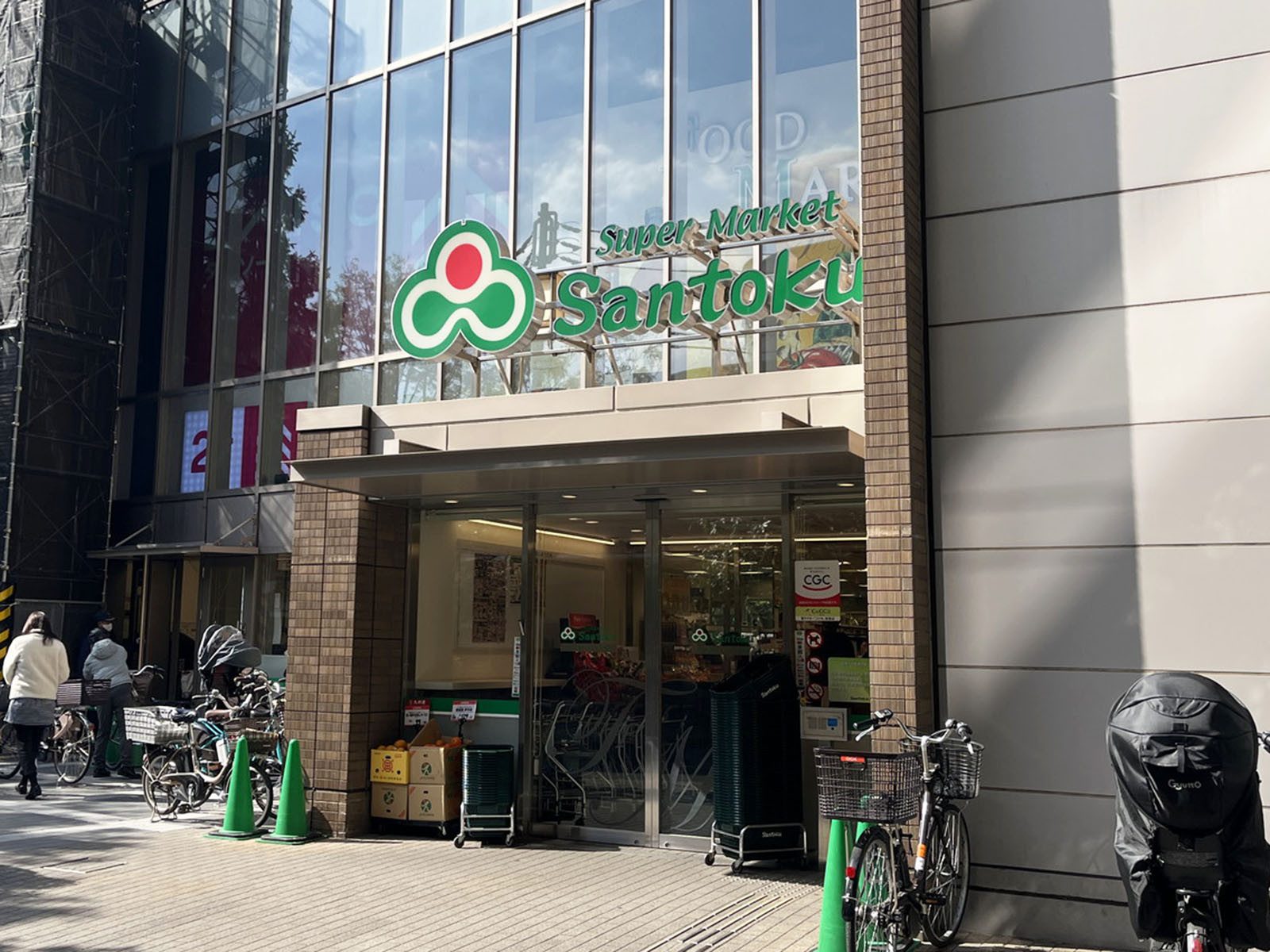 向かいの三徳 茗荷谷駅前店