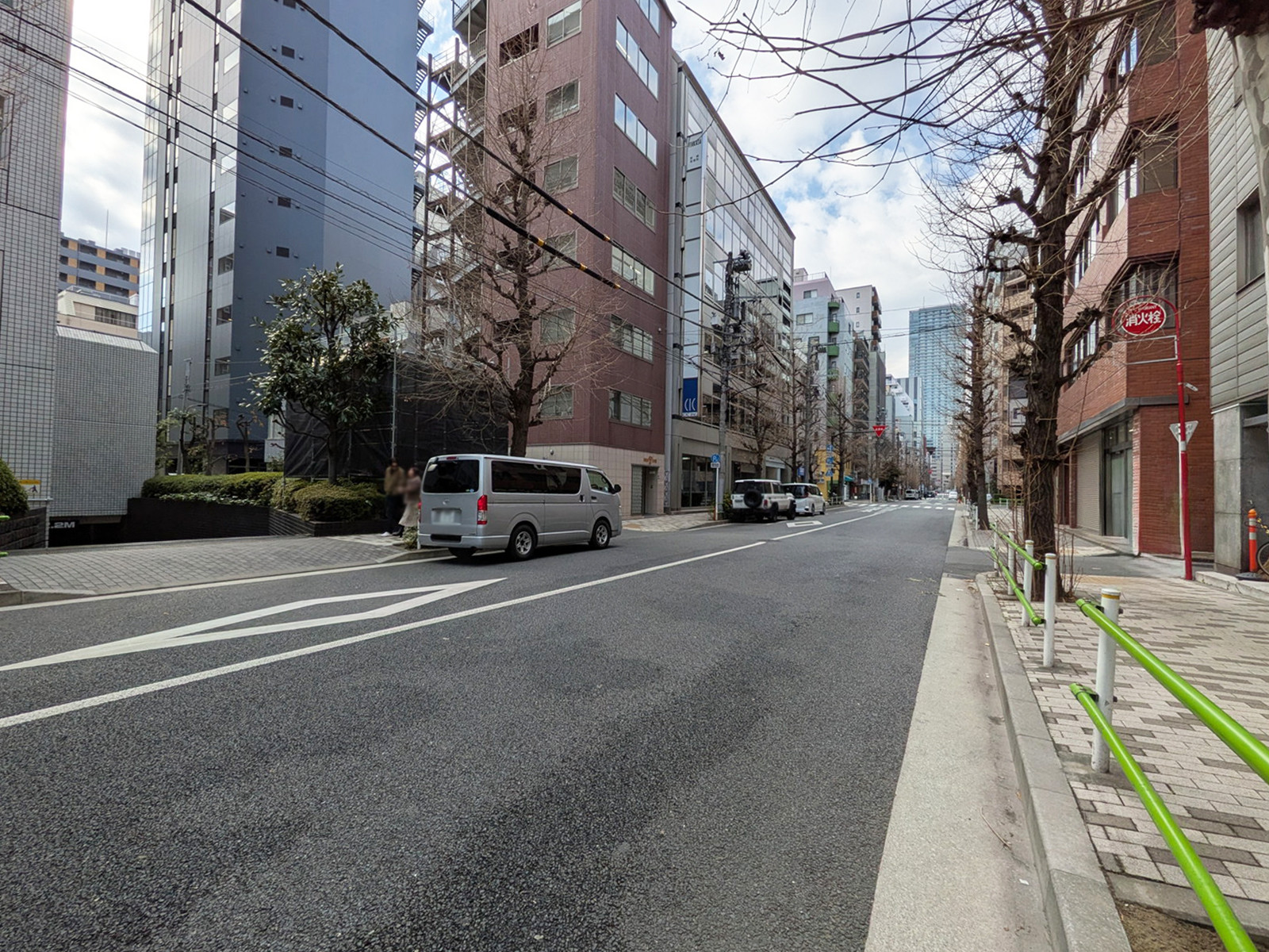 TKK新橋ビル前面の通り