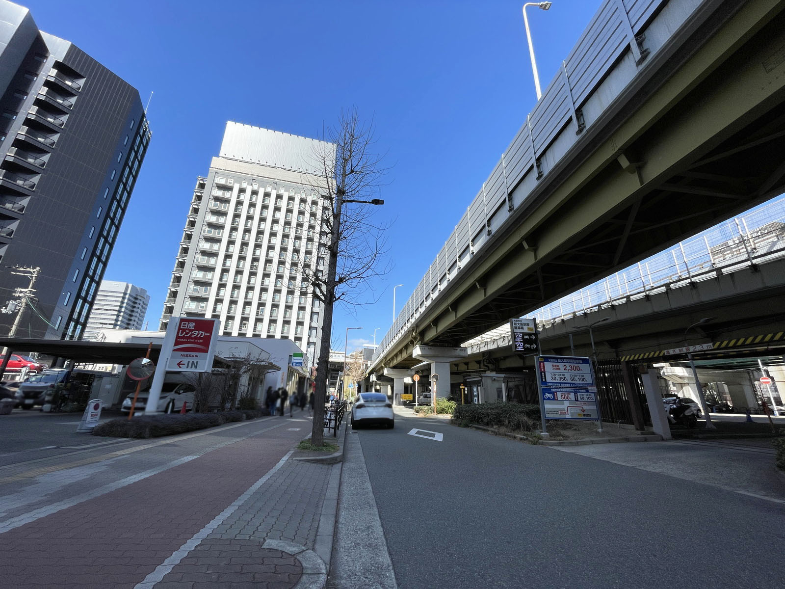 新大阪ドイビル前面の通り