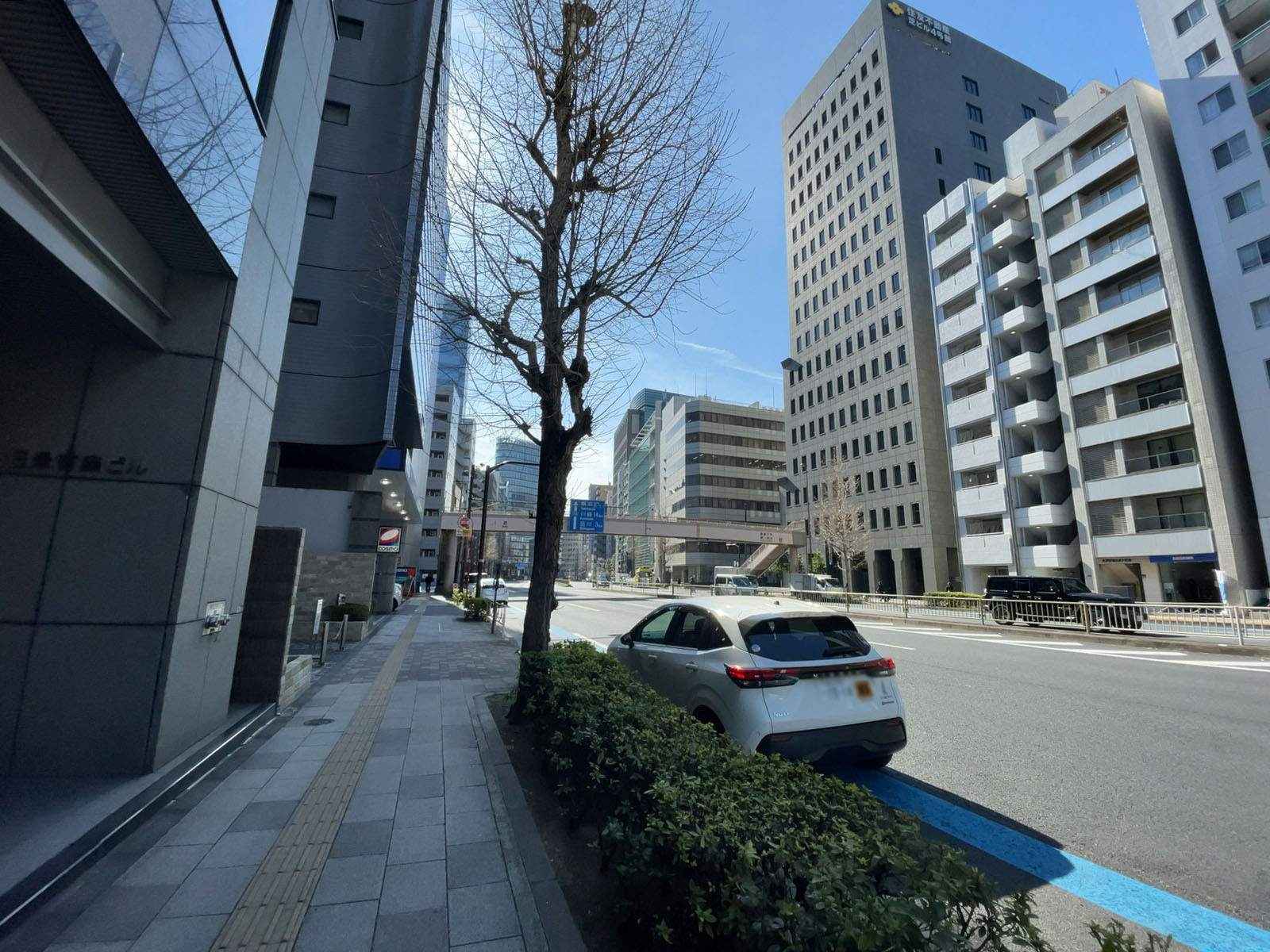 芝日景有楽ビル前面の通り