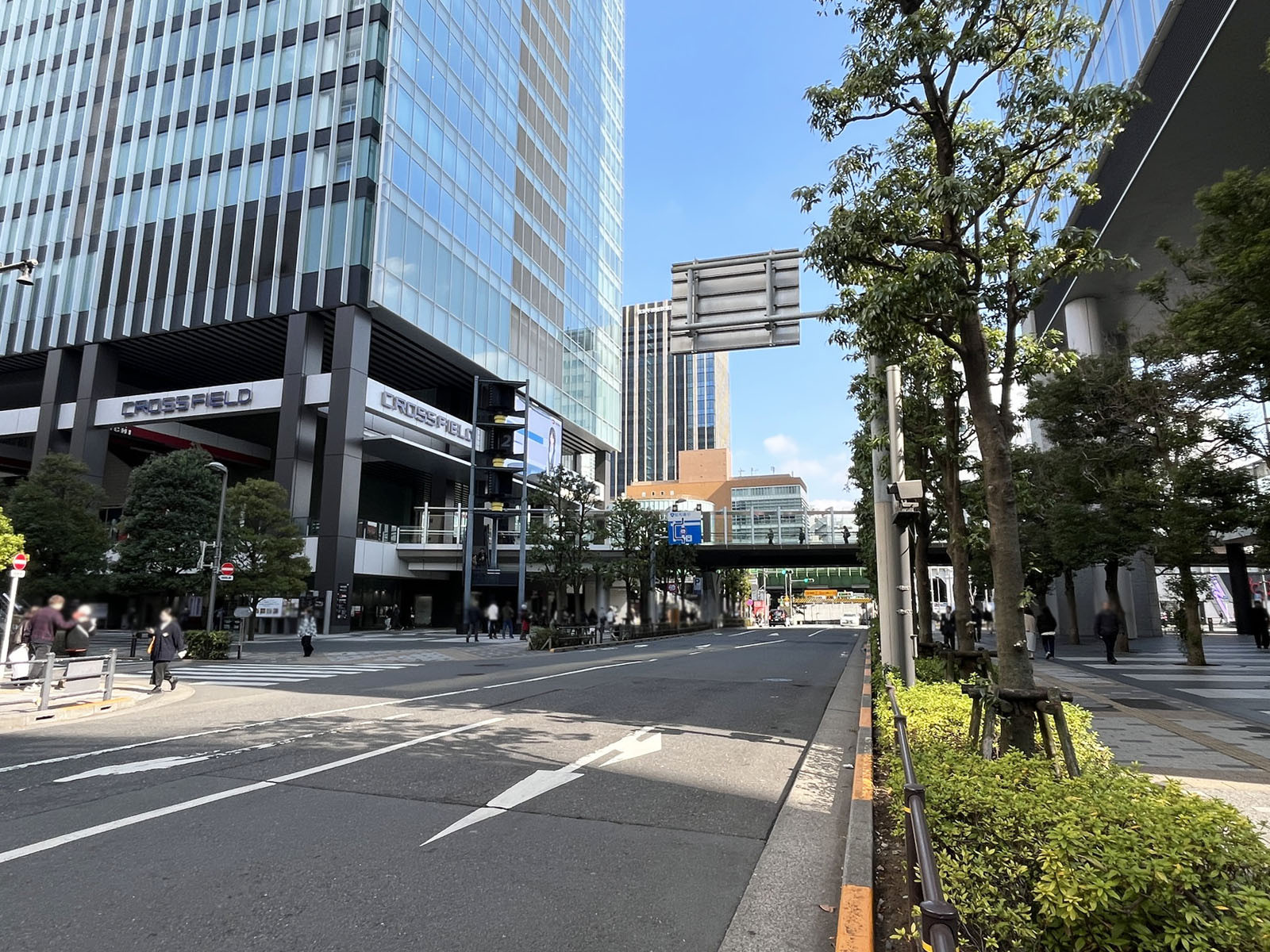 秋葉原ダイビル前面の神田明神通り