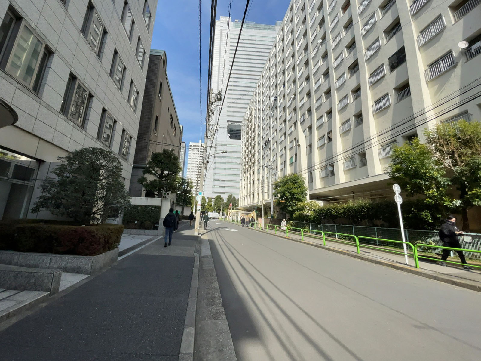 芝520ビル前面の通り