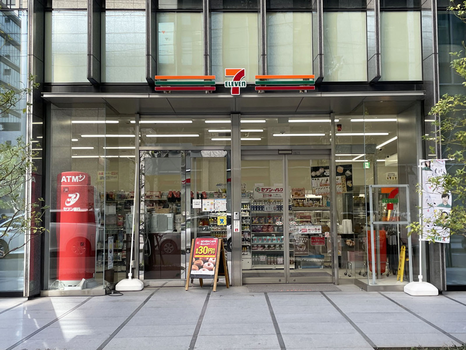 徒歩2分のセブン-イレブン 御堂筋平野町店