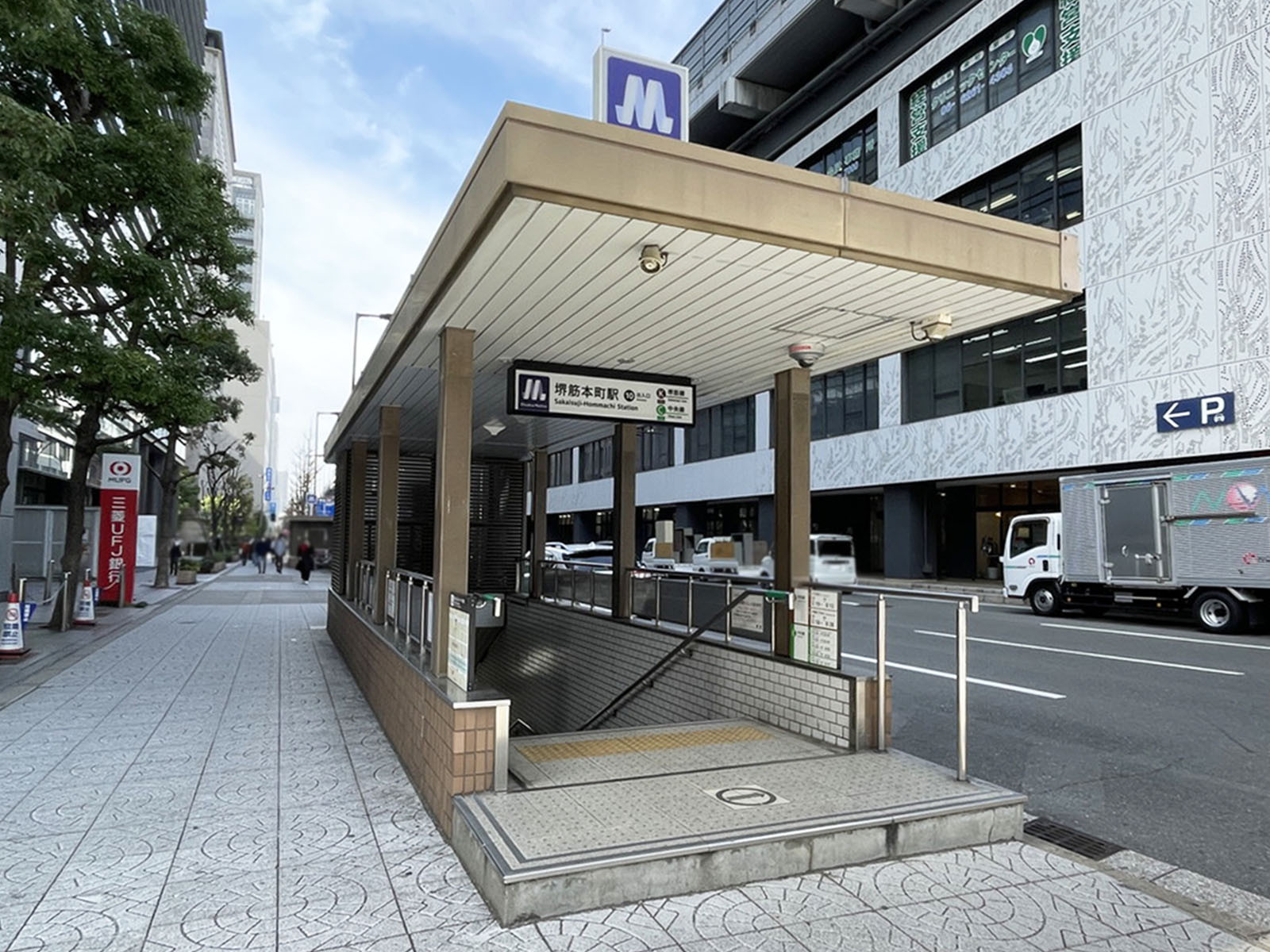 最寄りの「堺筋本町駅」