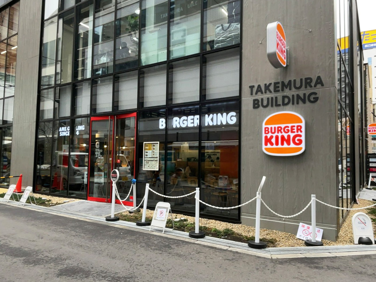 徒歩1分のバーガーキング 梅田茶屋町店