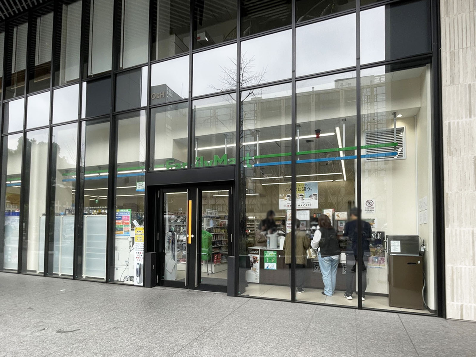 隣にあるファミリーマート 大阪堂島浜タワー店