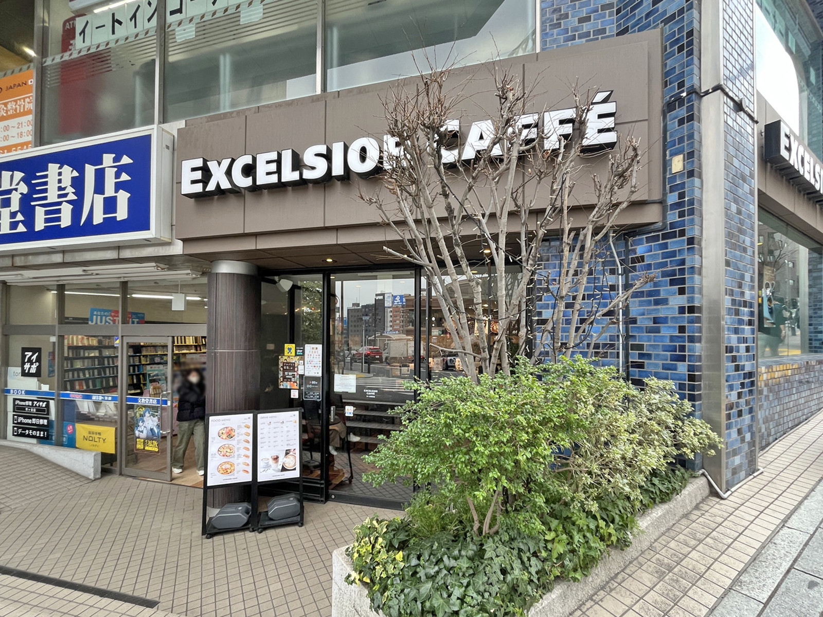 徒歩2分のエクセルシオール カフェ 市ヶ谷駅前店